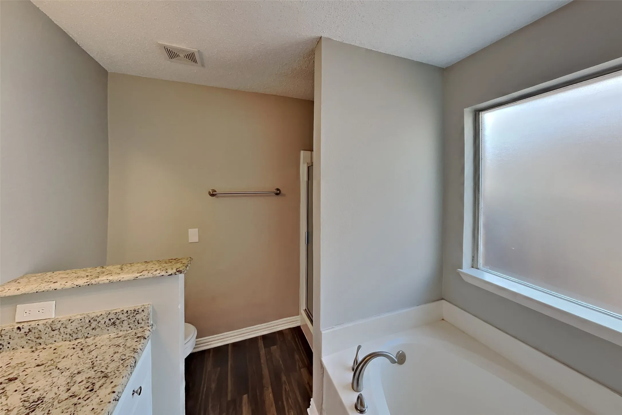 Single Family Residence For Rent in Tarrant County , 507 Nita Lane, Euless, Texas 76040, 3 Bedroom, 2 Bathroom, 2 Garage spaces, 1,591 Sqft, built in 1996, mls#21392483, Real Estate Agent in Euless, Homes For Rent in Tarrant county, Homes For Rent in Euless, Realtor in Euless Texas, Real Estate Brokerage Independent Realty Texas, Luminita Cordes Realtor