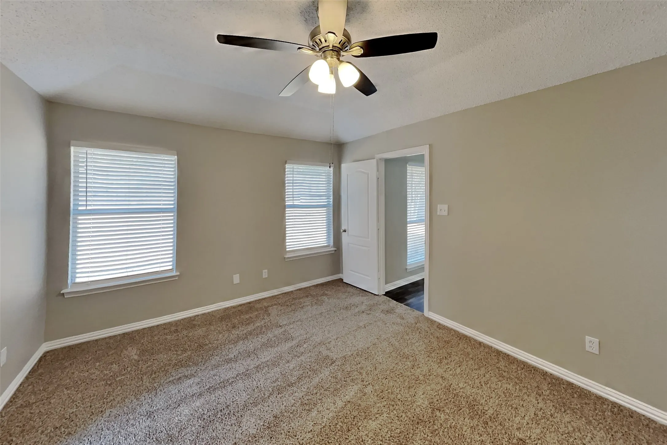 Single Family Residence For Rent in Tarrant County , 507 Nita Lane, Euless, Texas 76040, 3 Bedroom, 2 Bathroom, 2 Garage spaces, 1,591 Sqft, built in 1996, mls#21392483, Real Estate Agent in Euless, Homes For Rent in Tarrant county, Homes For Rent in Euless, Realtor in Euless Texas, Real Estate Brokerage Independent Realty Texas, Luminita Cordes Realtor
