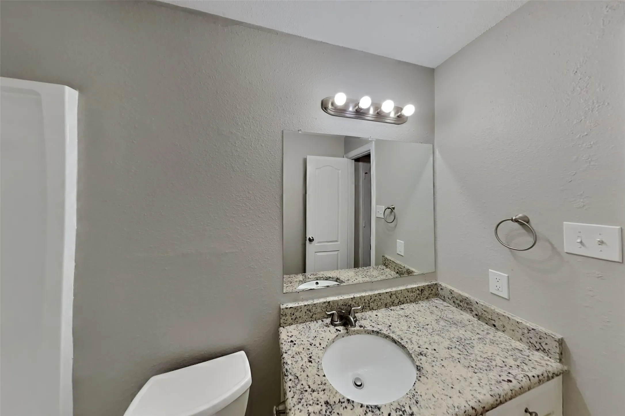 Single Family Residence For Rent in Tarrant County , 507 Nita Lane, Euless, Texas 76040, 3 Bedroom, 2 Bathroom, 2 Garage spaces, 1,591 Sqft, built in 1996, mls#21392483, Real Estate Agent in Euless, Homes For Rent in Tarrant county, Homes For Rent in Euless, Realtor in Euless Texas, Real Estate Brokerage Independent Realty Texas, Luminita Cordes Realtor