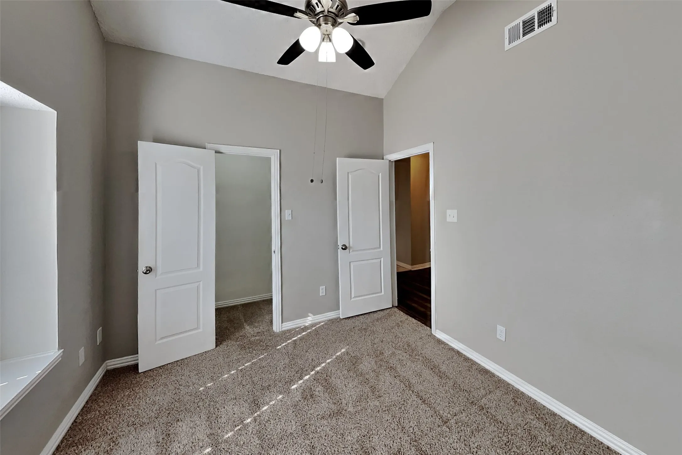 Single Family Residence For Rent in Tarrant County , 507 Nita Lane, Euless, Texas 76040, 3 Bedroom, 2 Bathroom, 2 Garage spaces, 1,591 Sqft, built in 1996, mls#21392483, Real Estate Agent in Euless, Homes For Rent in Tarrant county, Homes For Rent in Euless, Realtor in Euless Texas, Real Estate Brokerage Independent Realty Texas, Luminita Cordes Realtor