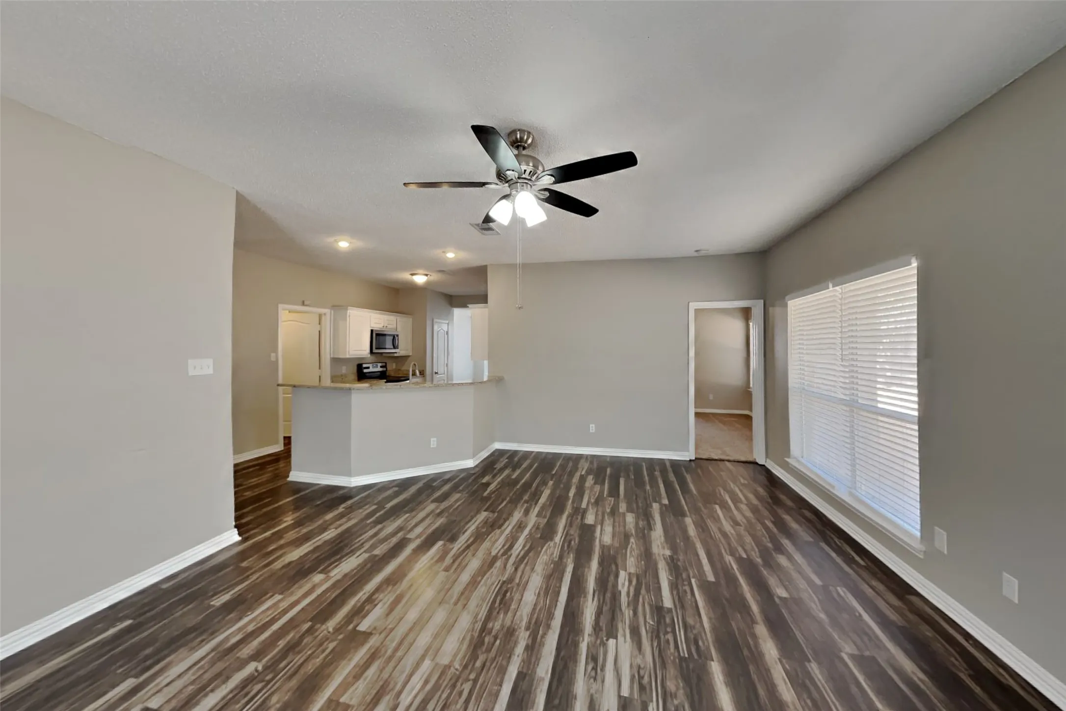Single Family Residence For Rent in Tarrant County , 507 Nita Lane, Euless, Texas 76040, 3 Bedroom, 2 Bathroom, 2 Garage spaces, 1,591 Sqft, built in 1996, mls#21392483, Real Estate Agent in Euless, Homes For Rent in Tarrant county, Homes For Rent in Euless, Realtor in Euless Texas, Real Estate Brokerage Independent Realty Texas, Luminita Cordes Realtor