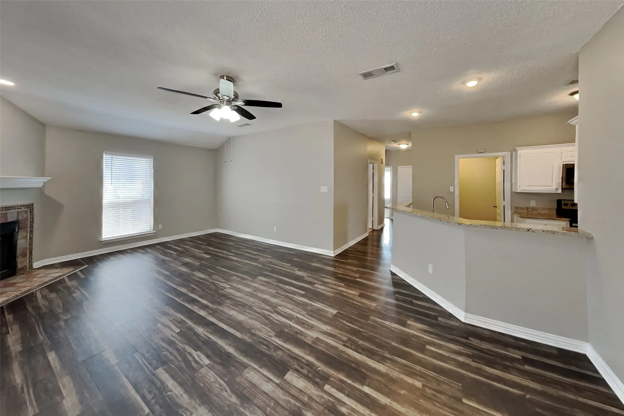 Single Family Residence For Rent in Tarrant County , 507 Nita Lane, Euless, Texas 76040, 3 Bedroom, 2 Bathroom, 2 Garage spaces, 1,591 Sqft, built in 1996, mls#21392483, Real Estate Agent in Euless, Homes For Rent in Tarrant county, Homes For Rent in Euless, Realtor in Euless Texas, Real Estate Brokerage Independent Realty Texas, Luminita Cordes Realtor