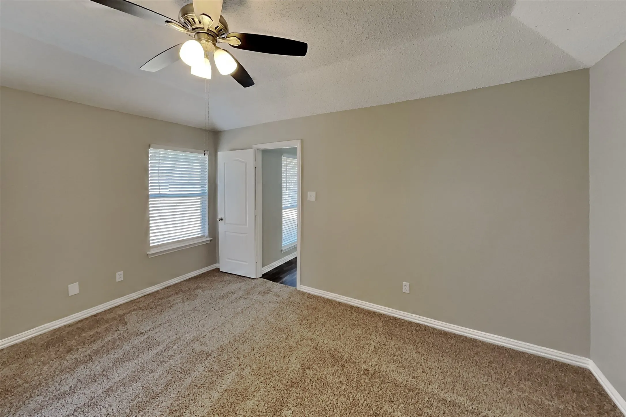 Single Family Residence For Rent in Tarrant County , 507 Nita Lane, Euless, Texas 76040, 3 Bedroom, 2 Bathroom, 2 Garage spaces, 1,591 Sqft, built in 1996, mls#21392483, Real Estate Agent in Euless, Homes For Rent in Tarrant county, Homes For Rent in Euless, Realtor in Euless Texas, Real Estate Brokerage Independent Realty Texas, Luminita Cordes Realtor