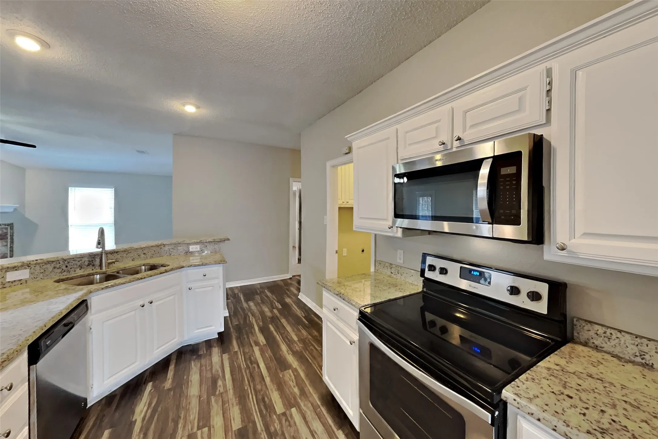Single Family Residence For Rent in Tarrant County , 507 Nita Lane, Euless, Texas 76040, 3 Bedroom, 2 Bathroom, 2 Garage spaces, 1,591 Sqft, built in 1996, mls#21392483, Real Estate Agent in Euless, Homes For Rent in Tarrant county, Homes For Rent in Euless, Realtor in Euless Texas, Real Estate Brokerage Independent Realty Texas, Luminita Cordes Realtor