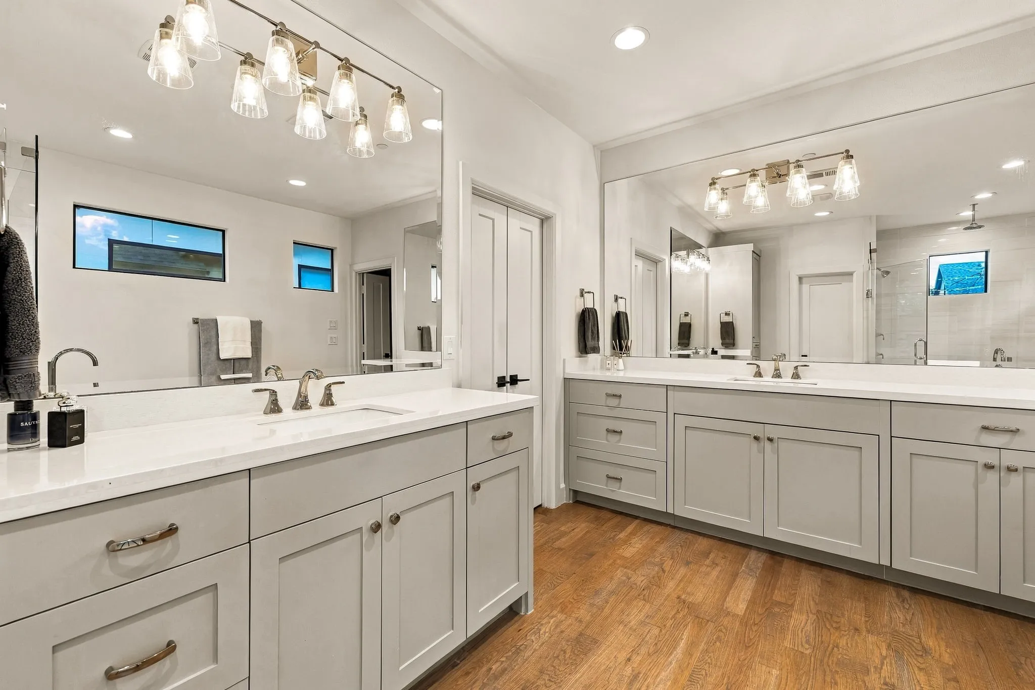 Single Family Residence For Sale in Dallas County , 4322 Emerson Avenue, University Park, Texas 75205, 5 Bedroom, 5 Bathroom, 2 Garage spaces, 3,479 Sqft, built in 2020, mls#21383970, Real Estate Agent in University Park, Homes For Sale in Dallas county, Homes For Sale in University Park, Realtor in University Park Texas, Real Estate Brokerage Independent Realty Texas, Luminita Cordes Realtor