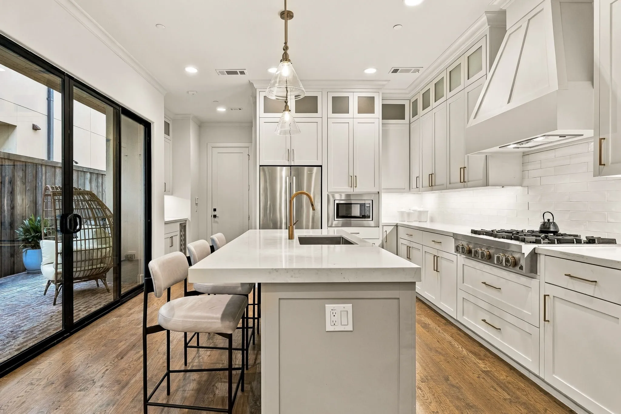 Single Family Residence For Sale in Dallas County , 4322 Emerson Avenue, University Park, Texas 75205, 5 Bedroom, 5 Bathroom, 2 Garage spaces, 3,479 Sqft, built in 2020, mls#21383970, Real Estate Agent in University Park, Homes For Sale in Dallas county, Homes For Sale in University Park, Realtor in University Park Texas, Real Estate Brokerage Independent Realty Texas, Luminita Cordes Realtor