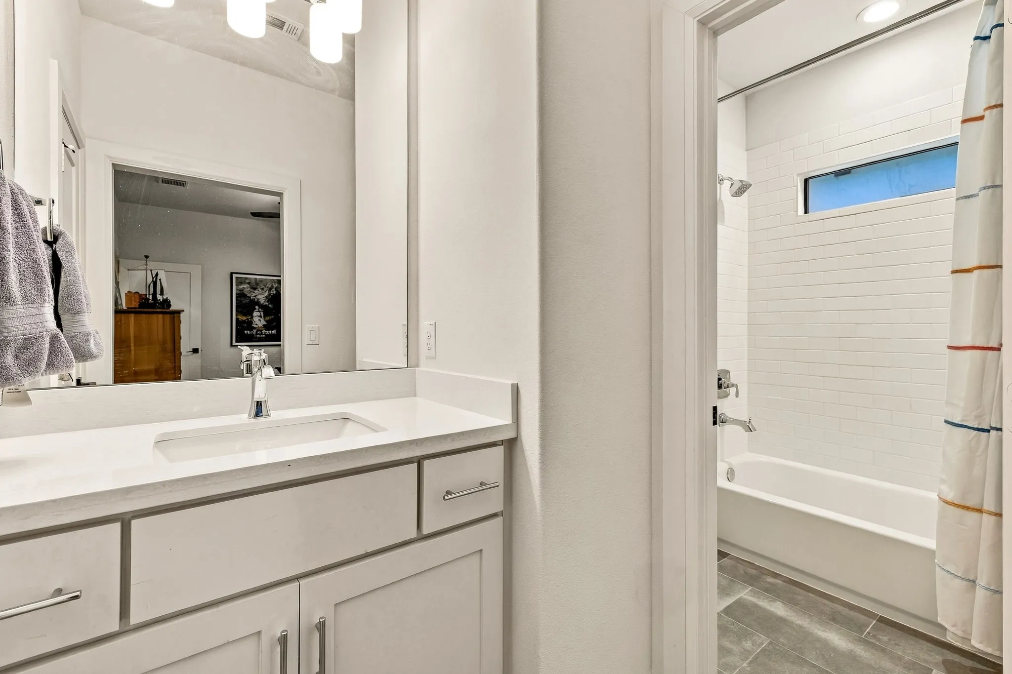 Single Family Residence For Sale in Dallas County , 4322 Emerson Avenue, University Park, Texas 75205, 5 Bedroom, 5 Bathroom, 2 Garage spaces, 3,479 Sqft, built in 2020, mls#21383970, Real Estate Agent in University Park, Homes For Sale in Dallas county, Homes For Sale in University Park, Realtor in University Park Texas, Real Estate Brokerage Independent Realty Texas, Luminita Cordes Realtor