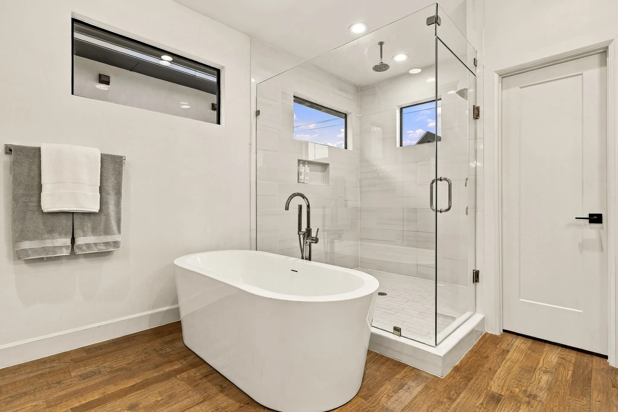 Single Family Residence For Sale in Dallas County , 4322 Emerson Avenue, University Park, Texas 75205, 5 Bedroom, 5 Bathroom, 2 Garage spaces, 3,479 Sqft, built in 2020, mls#21383970, Real Estate Agent in University Park, Homes For Sale in Dallas county, Homes For Sale in University Park, Realtor in University Park Texas, Real Estate Brokerage Independent Realty Texas, Luminita Cordes Realtor
