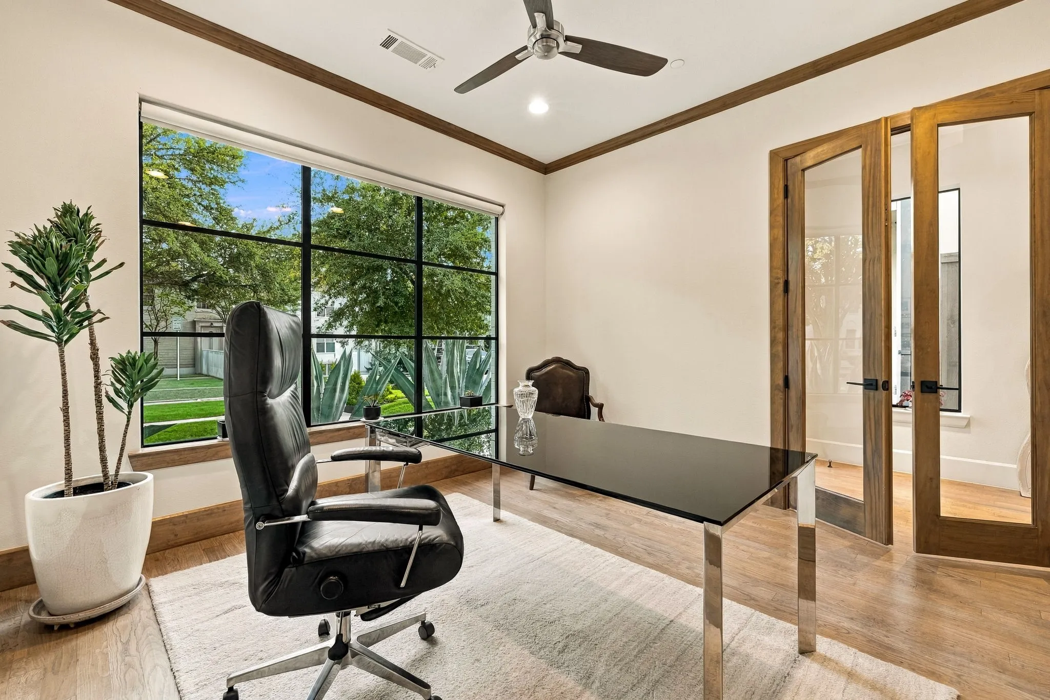 Single Family Residence For Sale in Dallas County , 4322 Emerson Avenue, University Park, Texas 75205, 5 Bedroom, 5 Bathroom, 2 Garage spaces, 3,479 Sqft, built in 2020, mls#21383970, Real Estate Agent in University Park, Homes For Sale in Dallas county, Homes For Sale in University Park, Realtor in University Park Texas, Real Estate Brokerage Independent Realty Texas, Luminita Cordes Realtor