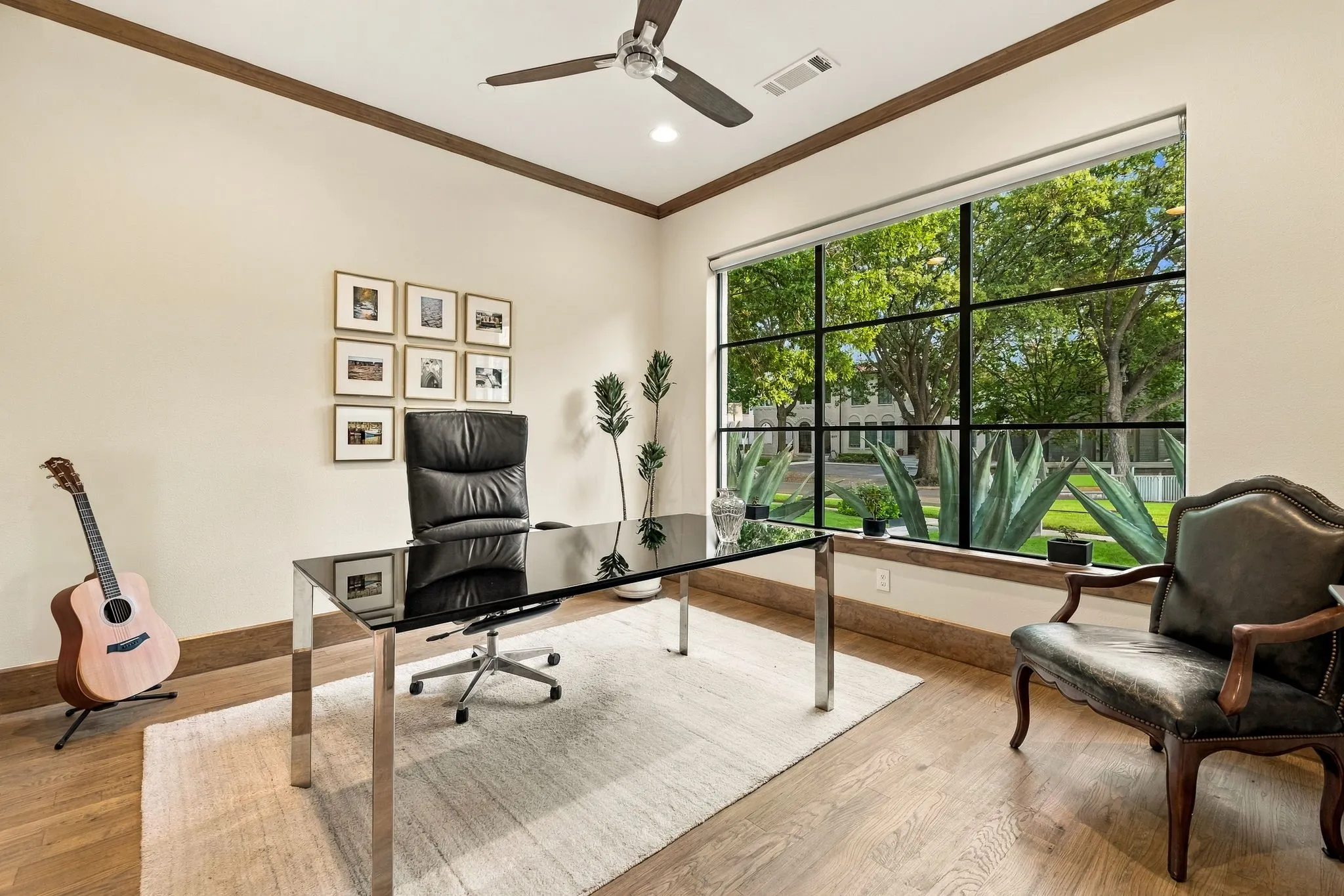 Single Family Residence For Sale in Dallas County , 4322 Emerson Avenue, University Park, Texas 75205, 5 Bedroom, 5 Bathroom, 2 Garage spaces, 3,479 Sqft, built in 2020, mls#21383970, Real Estate Agent in University Park, Homes For Sale in Dallas county, Homes For Sale in University Park, Realtor in University Park Texas, Real Estate Brokerage Independent Realty Texas, Luminita Cordes Realtor