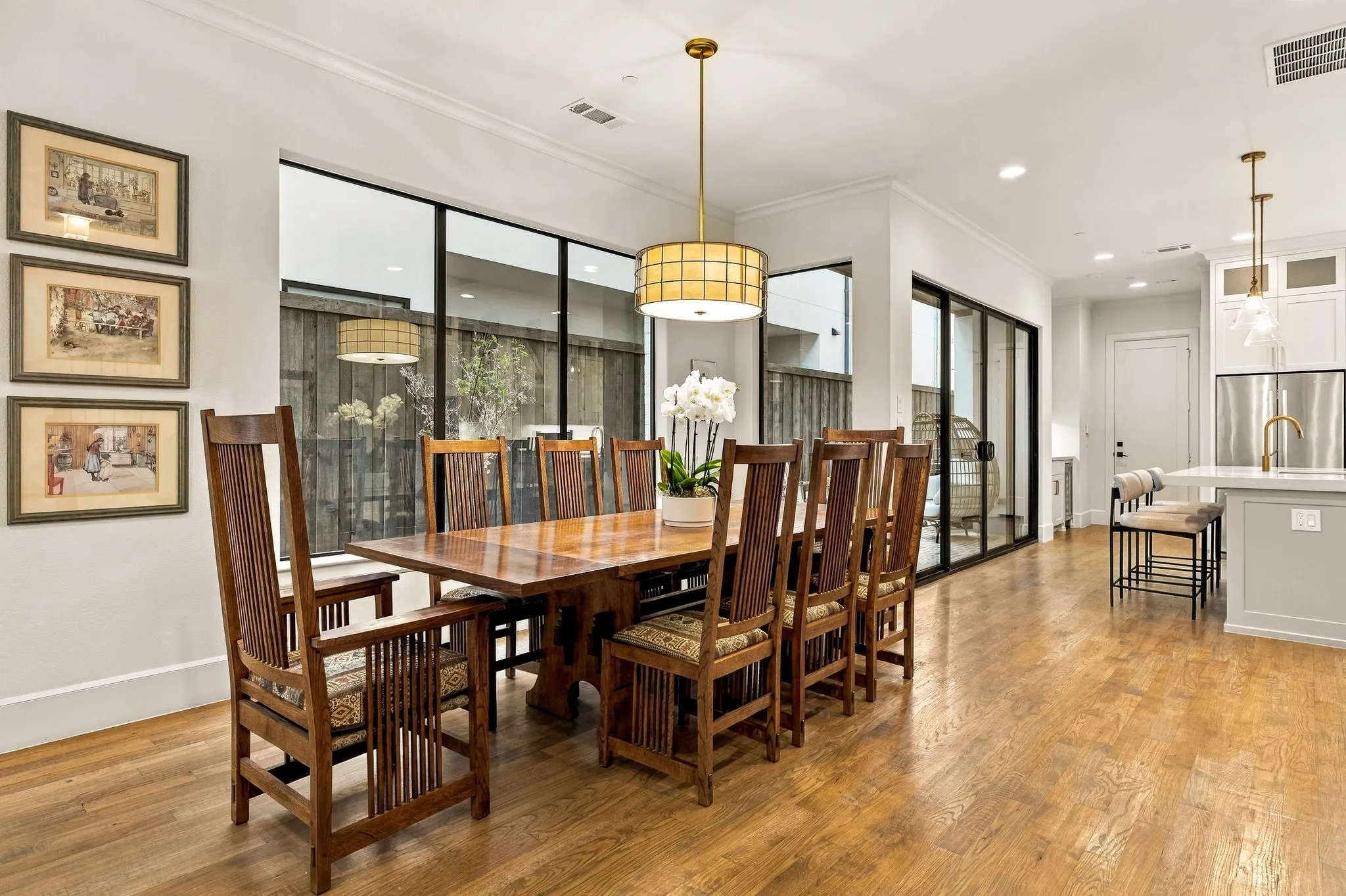 Single Family Residence For Sale in Dallas County , 4322 Emerson Avenue, University Park, Texas 75205, 5 Bedroom, 5 Bathroom, 2 Garage spaces, 3,479 Sqft, built in 2020, mls#21383970, Real Estate Agent in University Park, Homes For Sale in Dallas county, Homes For Sale in University Park, Realtor in University Park Texas, Real Estate Brokerage Independent Realty Texas, Luminita Cordes Realtor