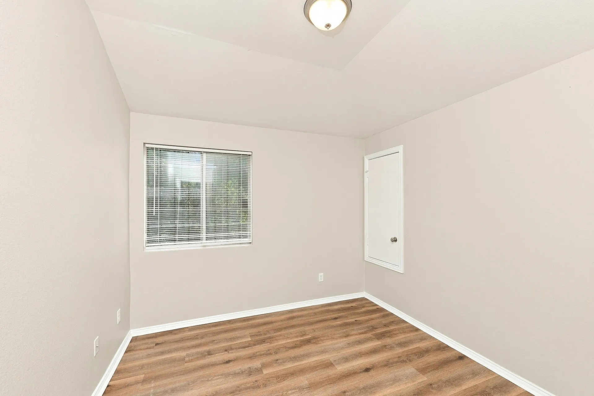 Townhouse For Rent in Dallas County , 312 Ezekial Avenue, Dallas, Texas 75217, 3 Bedroom, 3 Bathroom, 2 Garage spaces, 1,372 Sqft, built in 2008, mls#21392492, Real Estate Agent in Dallas, Homes For Rent in Dallas county, Homes For Rent in Dallas, Realtor in Dallas Texas, Real Estate Brokerage Independent Realty Texas, Luminita Cordes Realtor
