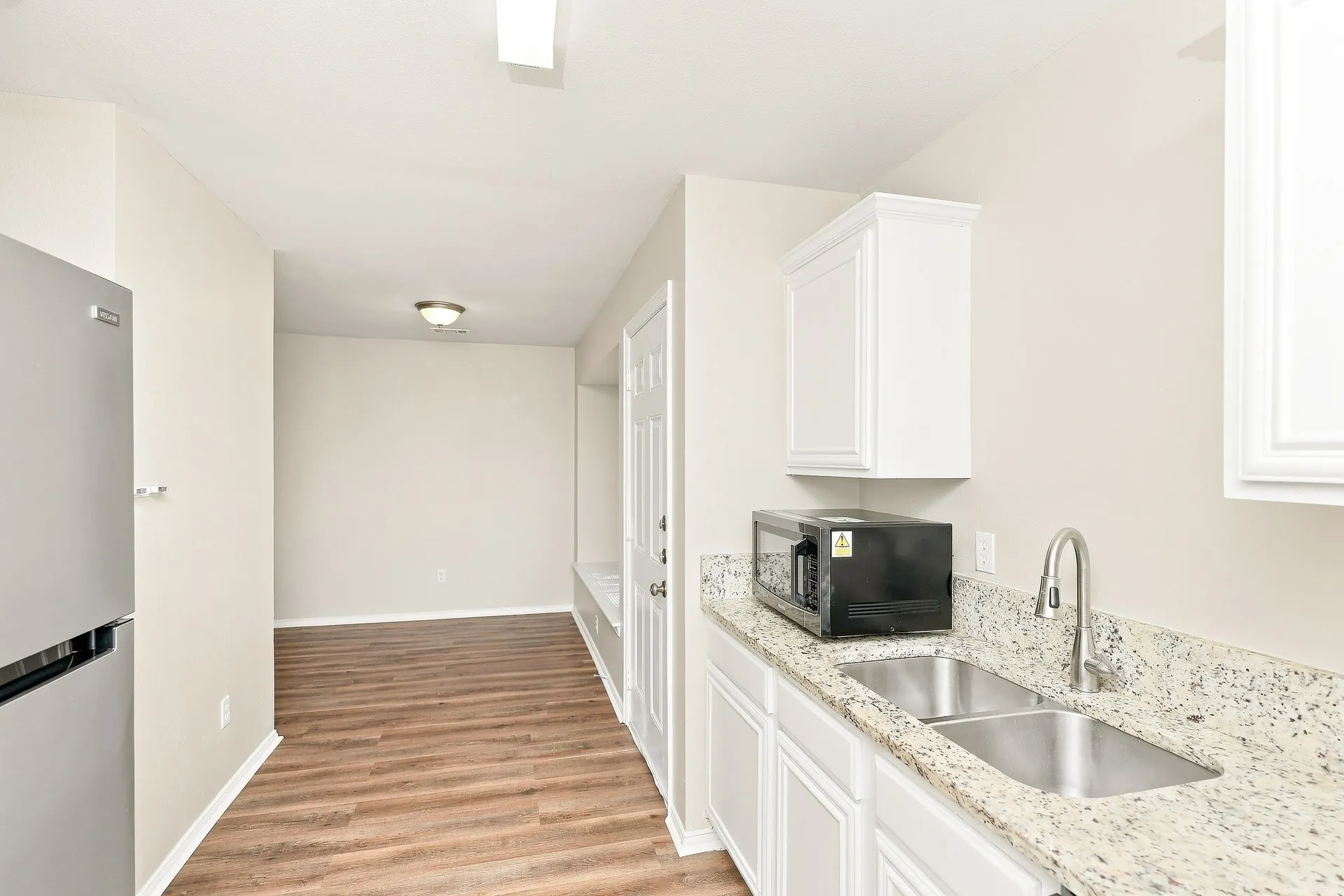Townhouse For Rent in Dallas County , 312 Ezekial Avenue, Dallas, Texas 75217, 3 Bedroom, 3 Bathroom, 2 Garage spaces, 1,372 Sqft, built in 2008, mls#21392492, Real Estate Agent in Dallas, Homes For Rent in Dallas county, Homes For Rent in Dallas, Realtor in Dallas Texas, Real Estate Brokerage Independent Realty Texas, Luminita Cordes Realtor