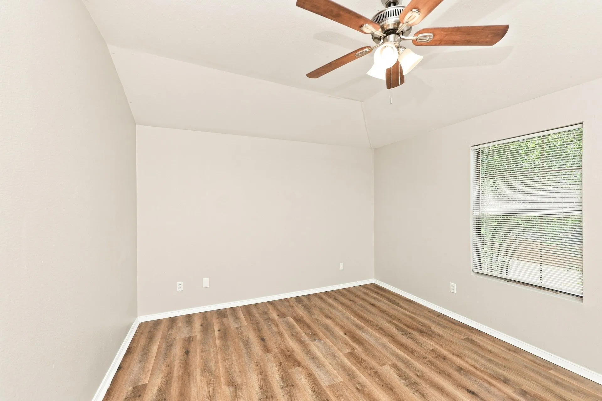 Townhouse For Rent in Dallas County , 312 Ezekial Avenue, Dallas, Texas 75217, 3 Bedroom, 3 Bathroom, 2 Garage spaces, 1,372 Sqft, built in 2008, mls#21392492, Real Estate Agent in Dallas, Homes For Rent in Dallas county, Homes For Rent in Dallas, Realtor in Dallas Texas, Real Estate Brokerage Independent Realty Texas, Luminita Cordes Realtor