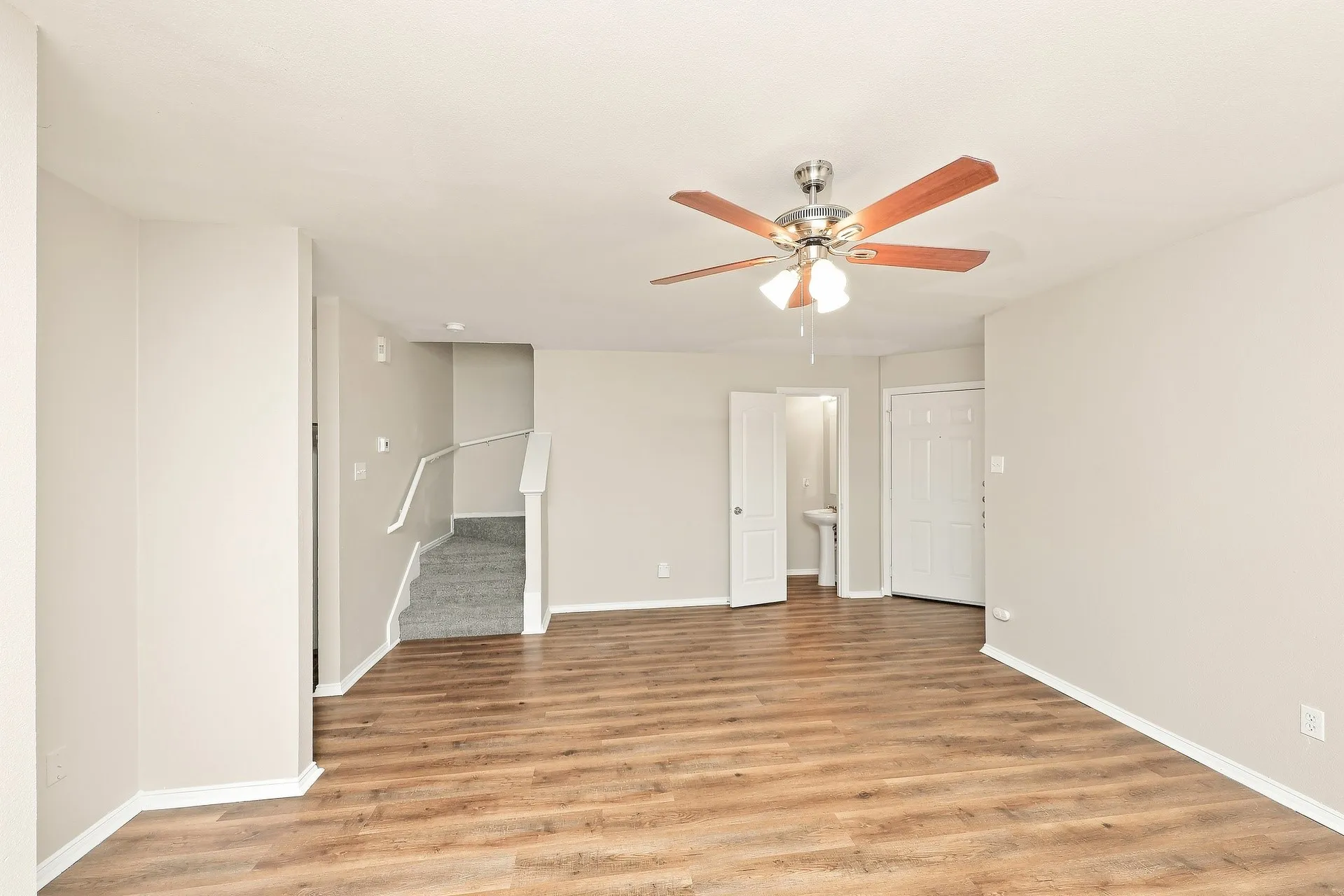 Townhouse For Rent in Dallas County , 312 Ezekial Avenue, Dallas, Texas 75217, 3 Bedroom, 3 Bathroom, 2 Garage spaces, 1,372 Sqft, built in 2008, mls#21392492, Real Estate Agent in Dallas, Homes For Rent in Dallas county, Homes For Rent in Dallas, Realtor in Dallas Texas, Real Estate Brokerage Independent Realty Texas, Luminita Cordes Realtor