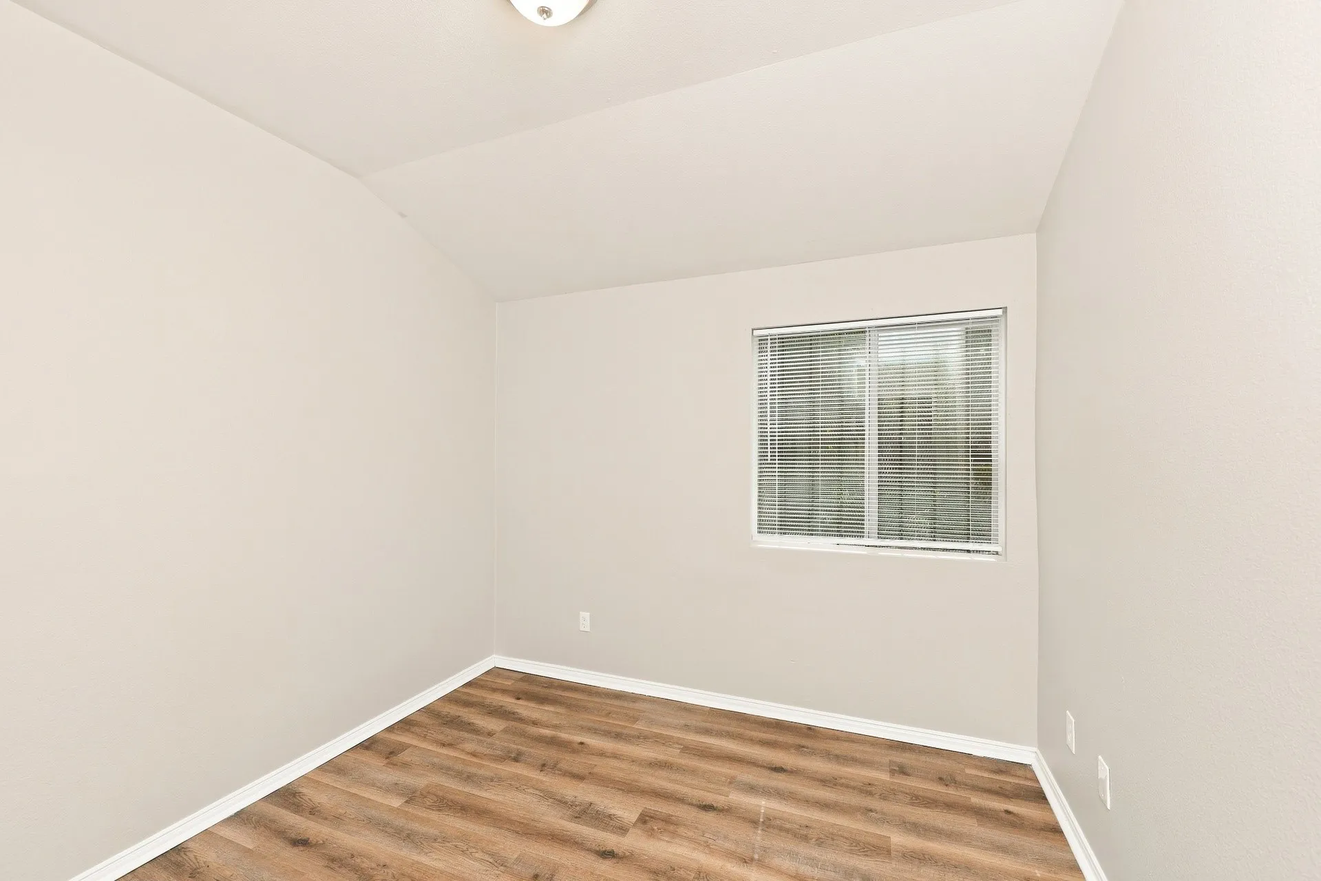 Townhouse For Rent in Dallas County , 312 Ezekial Avenue, Dallas, Texas 75217, 3 Bedroom, 3 Bathroom, 2 Garage spaces, 1,372 Sqft, built in 2008, mls#21392492, Real Estate Agent in Dallas, Homes For Rent in Dallas county, Homes For Rent in Dallas, Realtor in Dallas Texas, Real Estate Brokerage Independent Realty Texas, Luminita Cordes Realtor