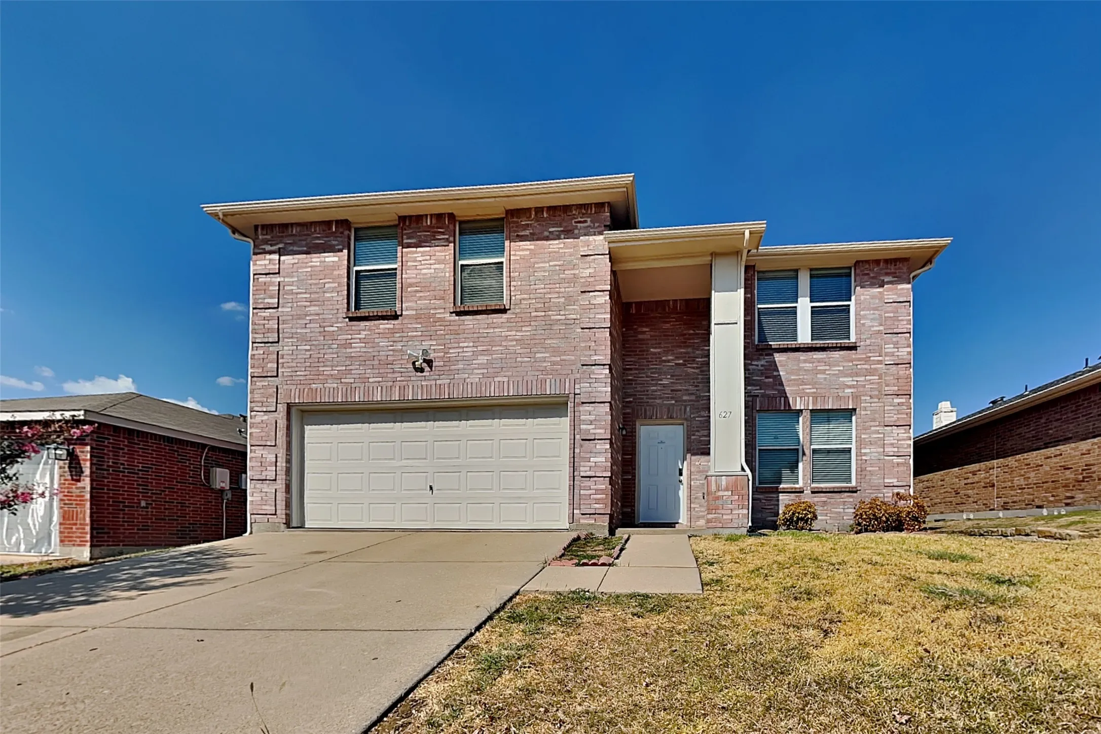 Single Family Residence For Rent in Tarrant County , 627 Almandora Drive, Arlington, Texas 76002, 3 Bedroom, 3 Bathroom, 2 Garage spaces, 2,166 Sqft, built in 2004, mls#21392494, Real Estate Agent in Arlington, Homes For Rent in Tarrant county, Homes For Rent in Arlington, Realtor in Arlington Texas, Real Estate Brokerage Independent Realty Texas, Luminita Cordes Realtor