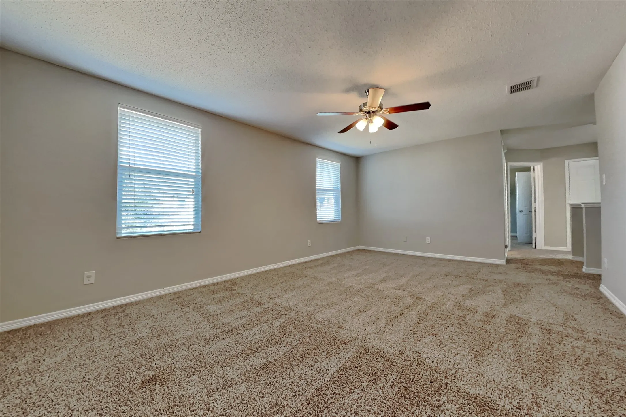 Single Family Residence For Rent in Tarrant County , 627 Almandora Drive, Arlington, Texas 76002, 3 Bedroom, 3 Bathroom, 2 Garage spaces, 2,166 Sqft, built in 2004, mls#21392494, Real Estate Agent in Arlington, Homes For Rent in Tarrant county, Homes For Rent in Arlington, Realtor in Arlington Texas, Real Estate Brokerage Independent Realty Texas, Luminita Cordes Realtor