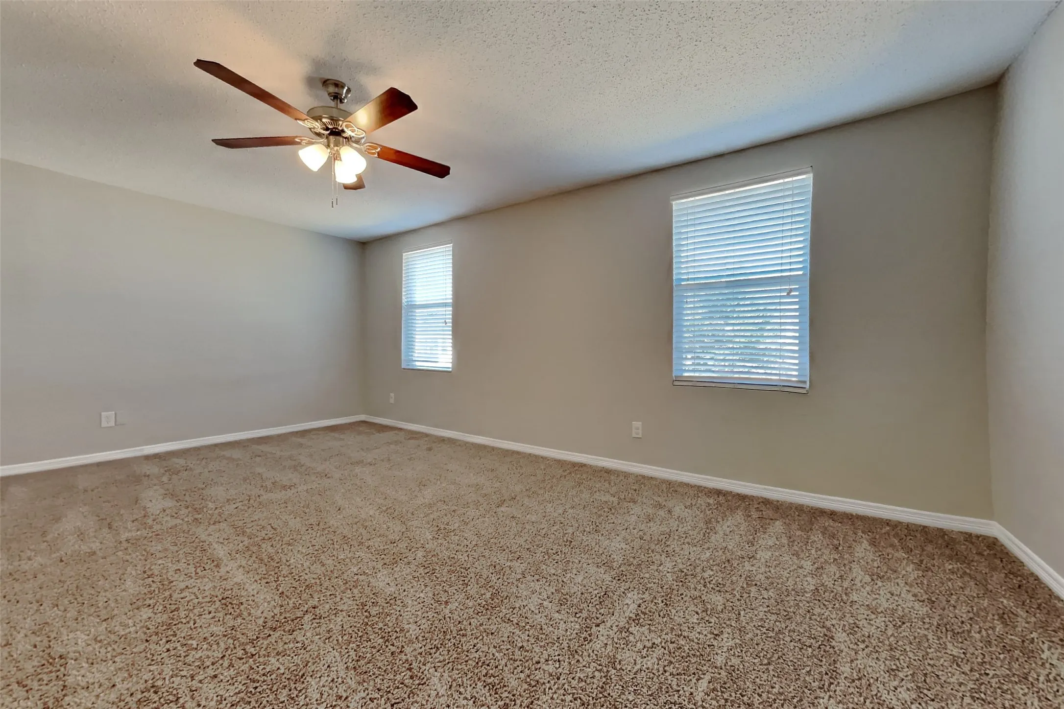 Single Family Residence For Rent in Tarrant County , 627 Almandora Drive, Arlington, Texas 76002, 3 Bedroom, 3 Bathroom, 2 Garage spaces, 2,166 Sqft, built in 2004, mls#21392494, Real Estate Agent in Arlington, Homes For Rent in Tarrant county, Homes For Rent in Arlington, Realtor in Arlington Texas, Real Estate Brokerage Independent Realty Texas, Luminita Cordes Realtor