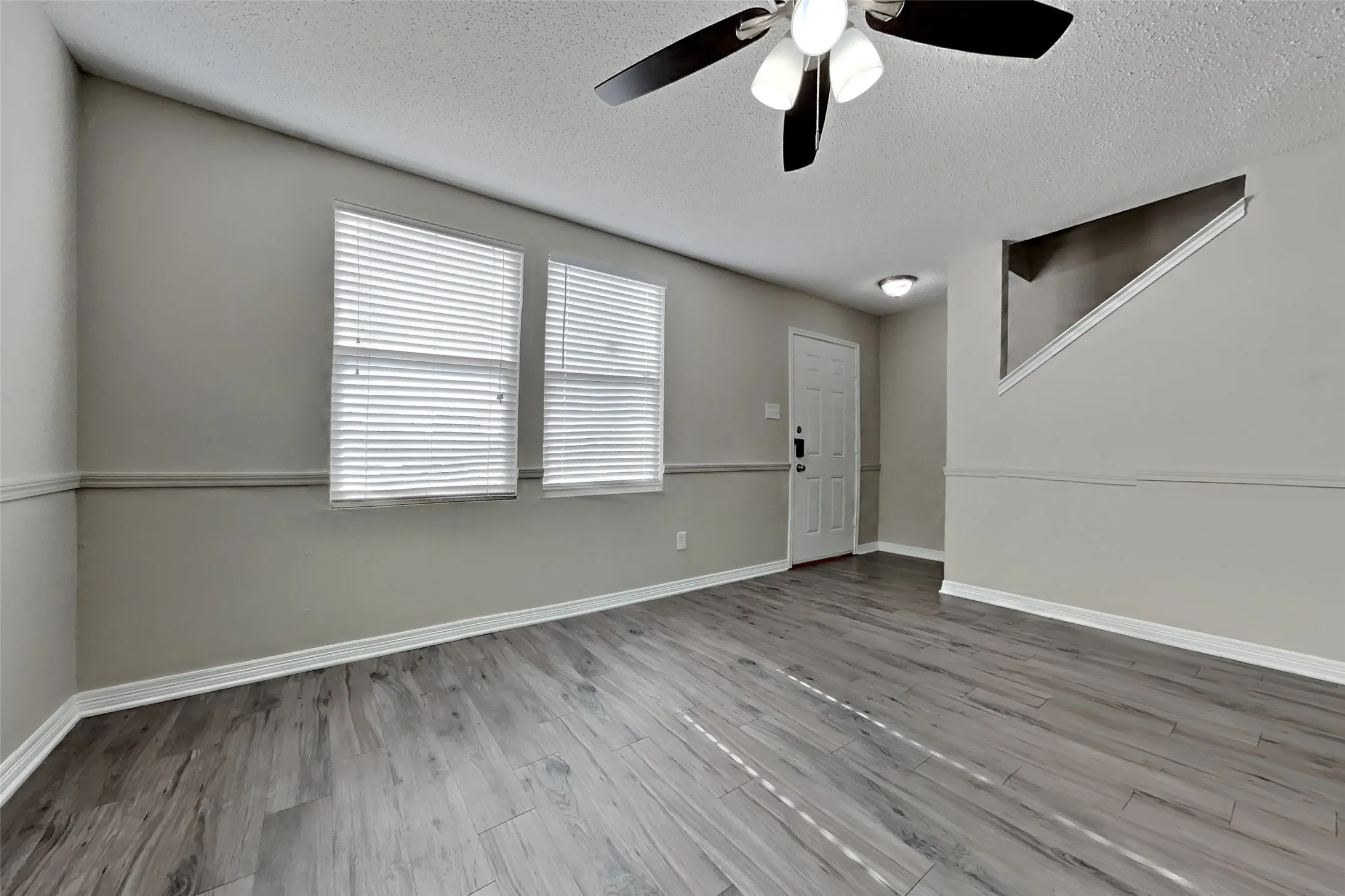 Single Family Residence For Rent in Tarrant County , 627 Almandora Drive, Arlington, Texas 76002, 3 Bedroom, 3 Bathroom, 2 Garage spaces, 2,166 Sqft, built in 2004, mls#21392494, Real Estate Agent in Arlington, Homes For Rent in Tarrant county, Homes For Rent in Arlington, Realtor in Arlington Texas, Real Estate Brokerage Independent Realty Texas, Luminita Cordes Realtor