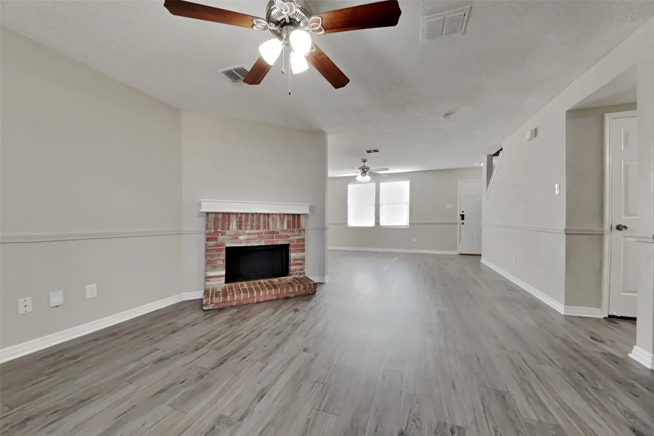 Single Family Residence For Rent in Tarrant County , 627 Almandora Drive, Arlington, Texas 76002, 3 Bedroom, 3 Bathroom, 2 Garage spaces, 2,166 Sqft, built in 2004, mls#21392494, Real Estate Agent in Arlington, Homes For Rent in Tarrant county, Homes For Rent in Arlington, Realtor in Arlington Texas, Real Estate Brokerage Independent Realty Texas, Luminita Cordes Realtor