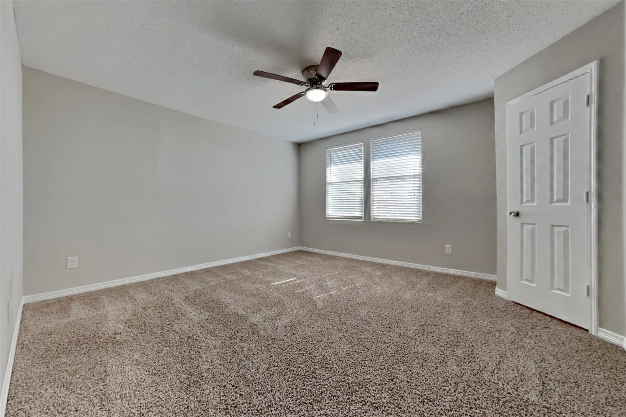 Single Family Residence For Rent in Tarrant County , 627 Almandora Drive, Arlington, Texas 76002, 3 Bedroom, 3 Bathroom, 2 Garage spaces, 2,166 Sqft, built in 2004, mls#21392494, Real Estate Agent in Arlington, Homes For Rent in Tarrant county, Homes For Rent in Arlington, Realtor in Arlington Texas, Real Estate Brokerage Independent Realty Texas, Luminita Cordes Realtor
