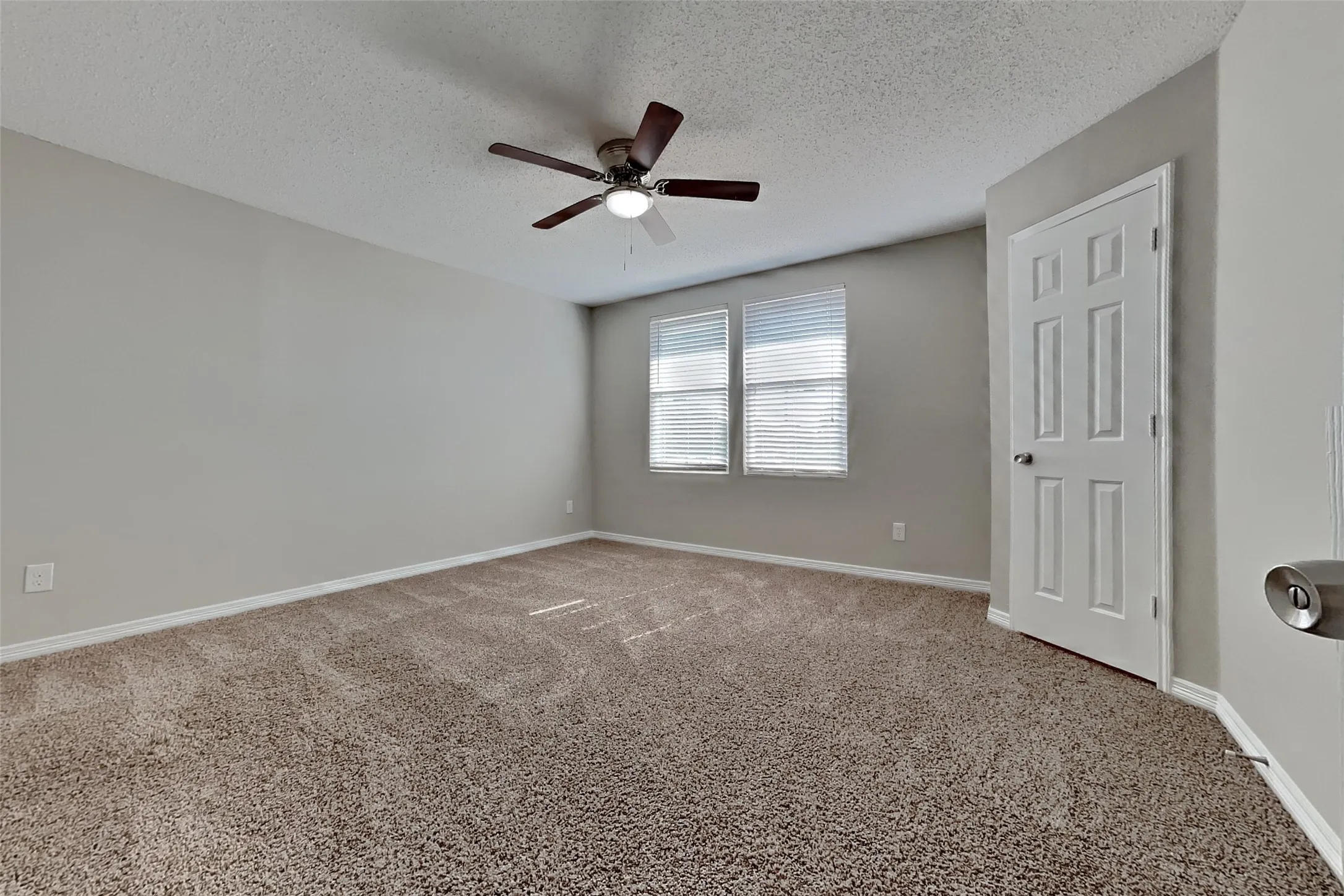 Single Family Residence For Rent in Tarrant County , 627 Almandora Drive, Arlington, Texas 76002, 3 Bedroom, 3 Bathroom, 2 Garage spaces, 2,166 Sqft, built in 2004, mls#21392494, Real Estate Agent in Arlington, Homes For Rent in Tarrant county, Homes For Rent in Arlington, Realtor in Arlington Texas, Real Estate Brokerage Independent Realty Texas, Luminita Cordes Realtor
