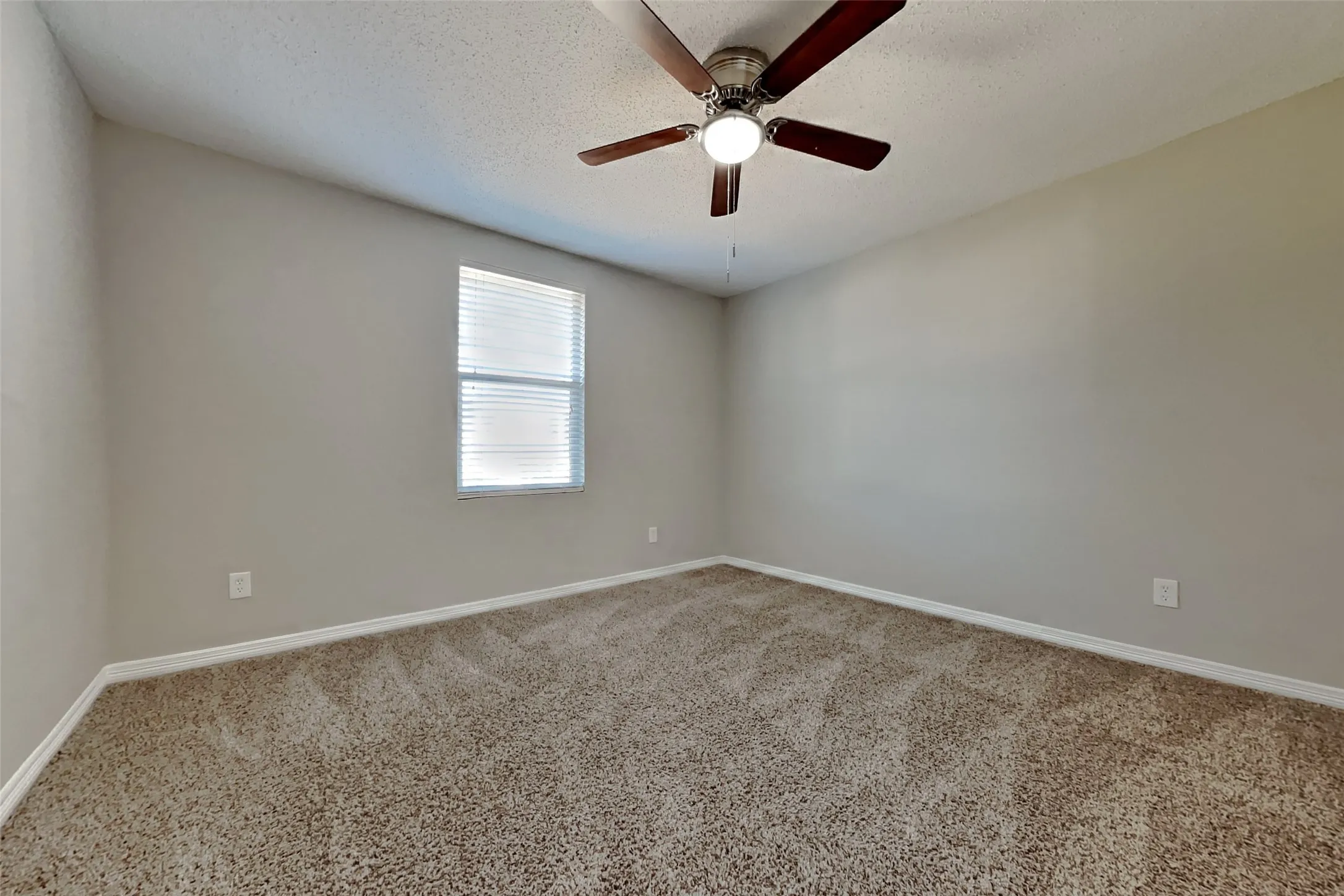 Single Family Residence For Rent in Tarrant County , 627 Almandora Drive, Arlington, Texas 76002, 3 Bedroom, 3 Bathroom, 2 Garage spaces, 2,166 Sqft, built in 2004, mls#21392494, Real Estate Agent in Arlington, Homes For Rent in Tarrant county, Homes For Rent in Arlington, Realtor in Arlington Texas, Real Estate Brokerage Independent Realty Texas, Luminita Cordes Realtor