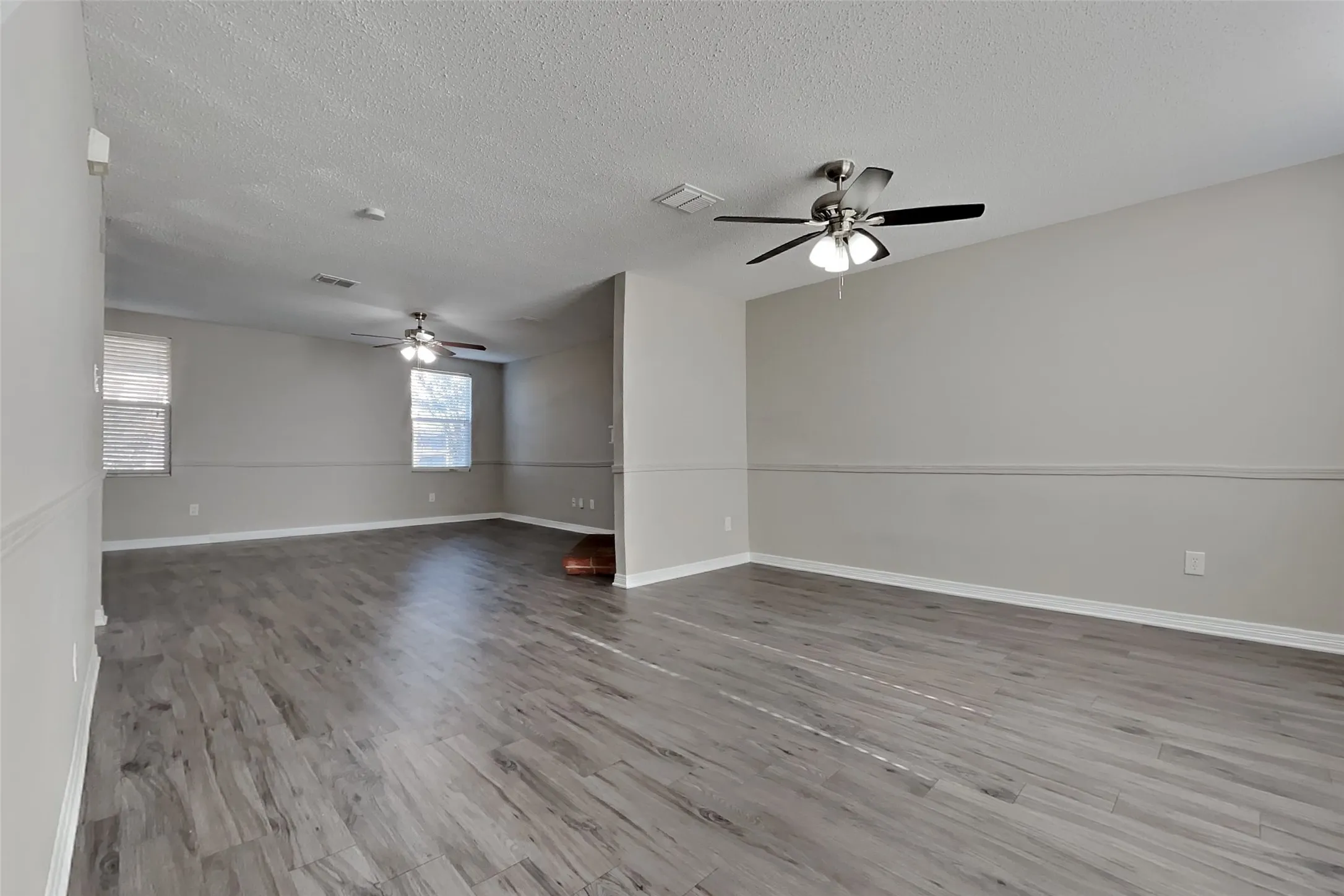 Single Family Residence For Rent in Tarrant County , 627 Almandora Drive, Arlington, Texas 76002, 3 Bedroom, 3 Bathroom, 2 Garage spaces, 2,166 Sqft, built in 2004, mls#21392494, Real Estate Agent in Arlington, Homes For Rent in Tarrant county, Homes For Rent in Arlington, Realtor in Arlington Texas, Real Estate Brokerage Independent Realty Texas, Luminita Cordes Realtor