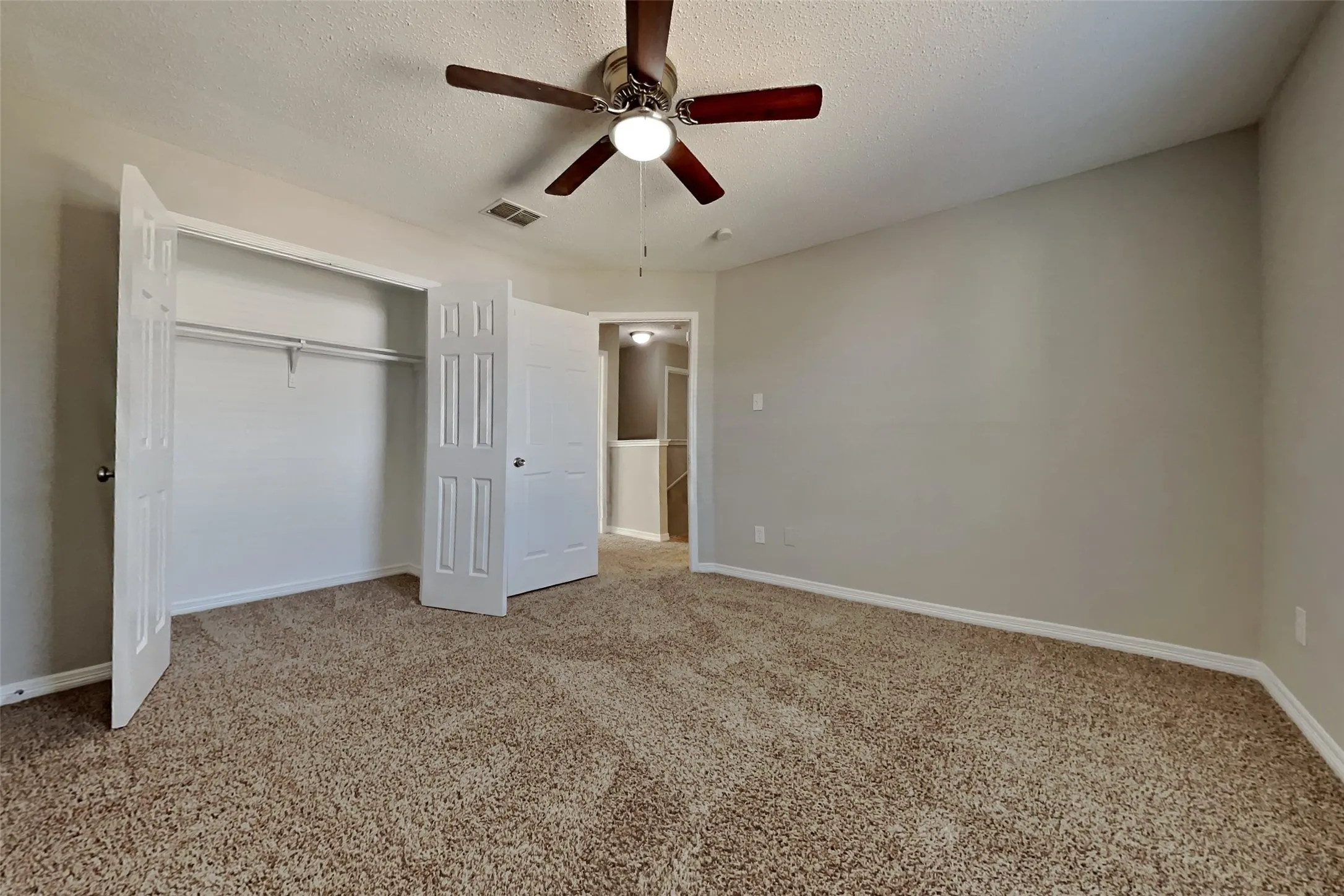 Single Family Residence For Rent in Tarrant County , 627 Almandora Drive, Arlington, Texas 76002, 3 Bedroom, 3 Bathroom, 2 Garage spaces, 2,166 Sqft, built in 2004, mls#21392494, Real Estate Agent in Arlington, Homes For Rent in Tarrant county, Homes For Rent in Arlington, Realtor in Arlington Texas, Real Estate Brokerage Independent Realty Texas, Luminita Cordes Realtor