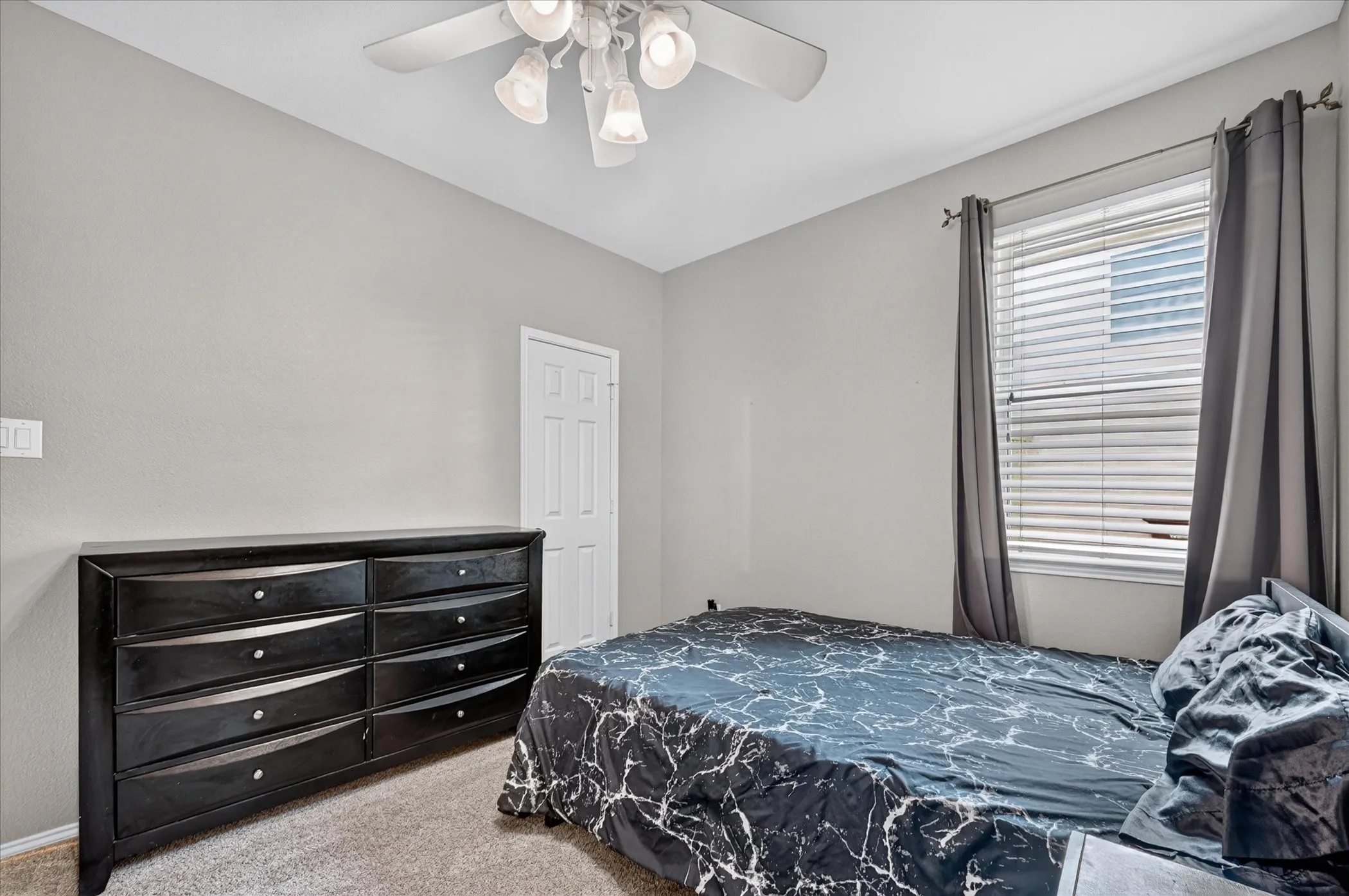 Single Family Residence For Sale in Denton County , 1305 Eagle Wing Lane, Denton, Texas 76210, 3 Bedroom, 2 Bathroom, 2 Garage spaces, 1,834 Sqft, built in 1999, mls#21392477, Real Estate Agent in Denton, Homes For Sale in Denton county, Homes For Sale in Denton, Realtor in Denton Texas, Real Estate Brokerage Independent Realty Texas, Luminita Cordes Realtor