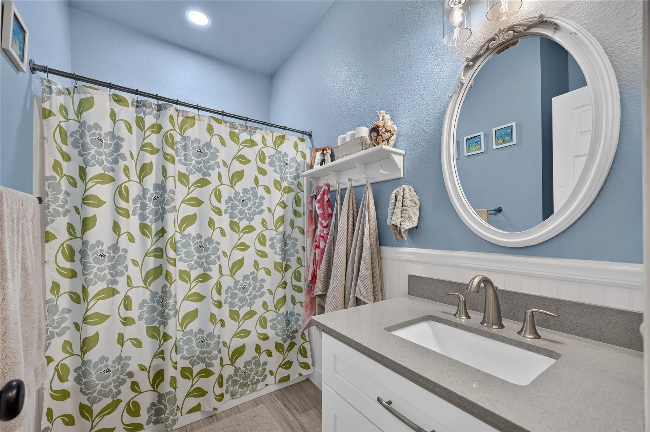 Single Family Residence For Sale in Denton County , 1305 Eagle Wing Lane, Denton, Texas 76210, 3 Bedroom, 2 Bathroom, 2 Garage spaces, 1,834 Sqft, built in 1999, mls#21392477, Real Estate Agent in Denton, Homes For Sale in Denton county, Homes For Sale in Denton, Realtor in Denton Texas, Real Estate Brokerage Independent Realty Texas, Luminita Cordes Realtor