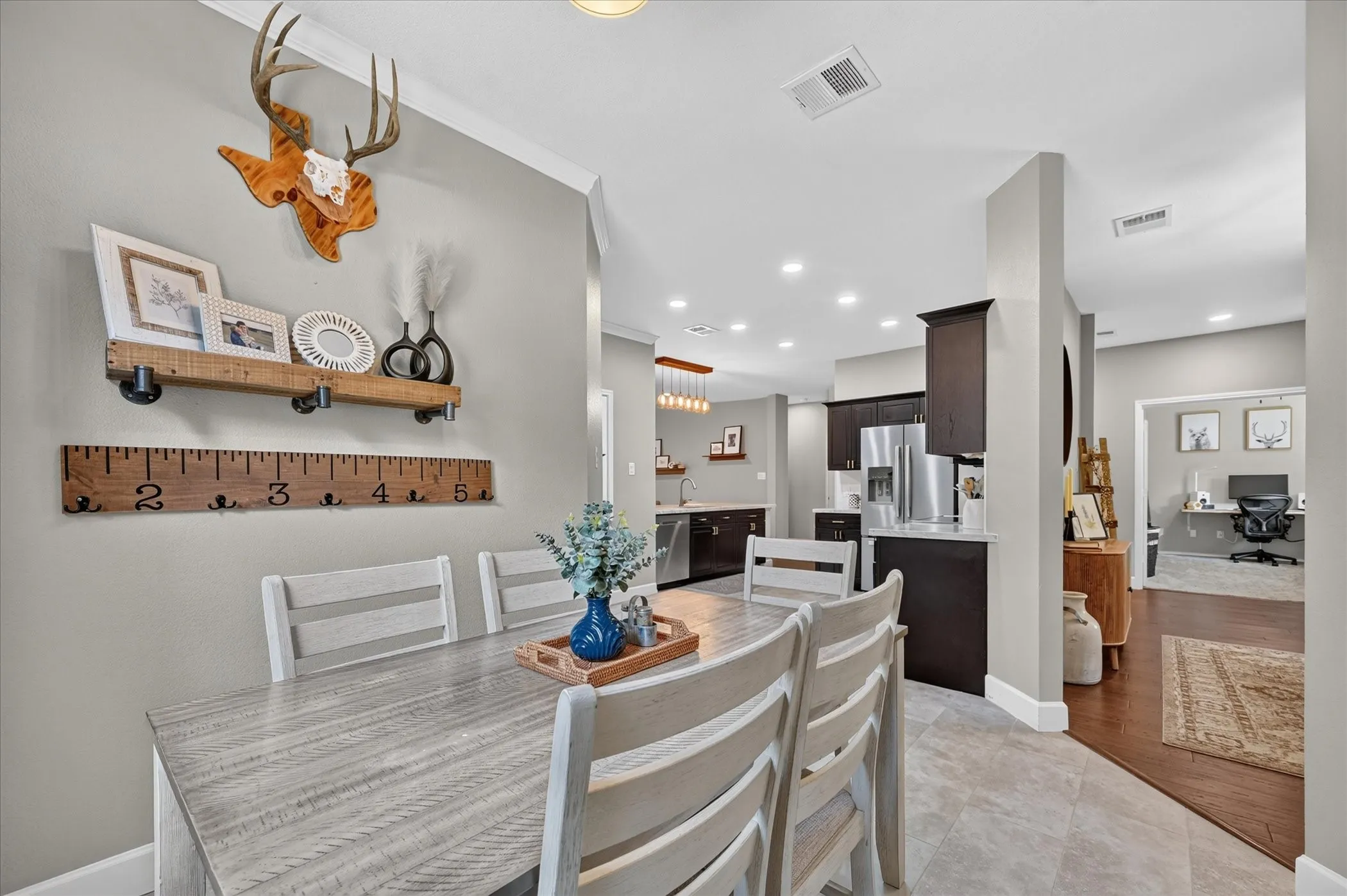 Single Family Residence For Sale in Denton County , 1305 Eagle Wing Lane, Denton, Texas 76210, 3 Bedroom, 2 Bathroom, 2 Garage spaces, 1,834 Sqft, built in 1999, mls#21392477, Real Estate Agent in Denton, Homes For Sale in Denton county, Homes For Sale in Denton, Realtor in Denton Texas, Real Estate Brokerage Independent Realty Texas, Luminita Cordes Realtor