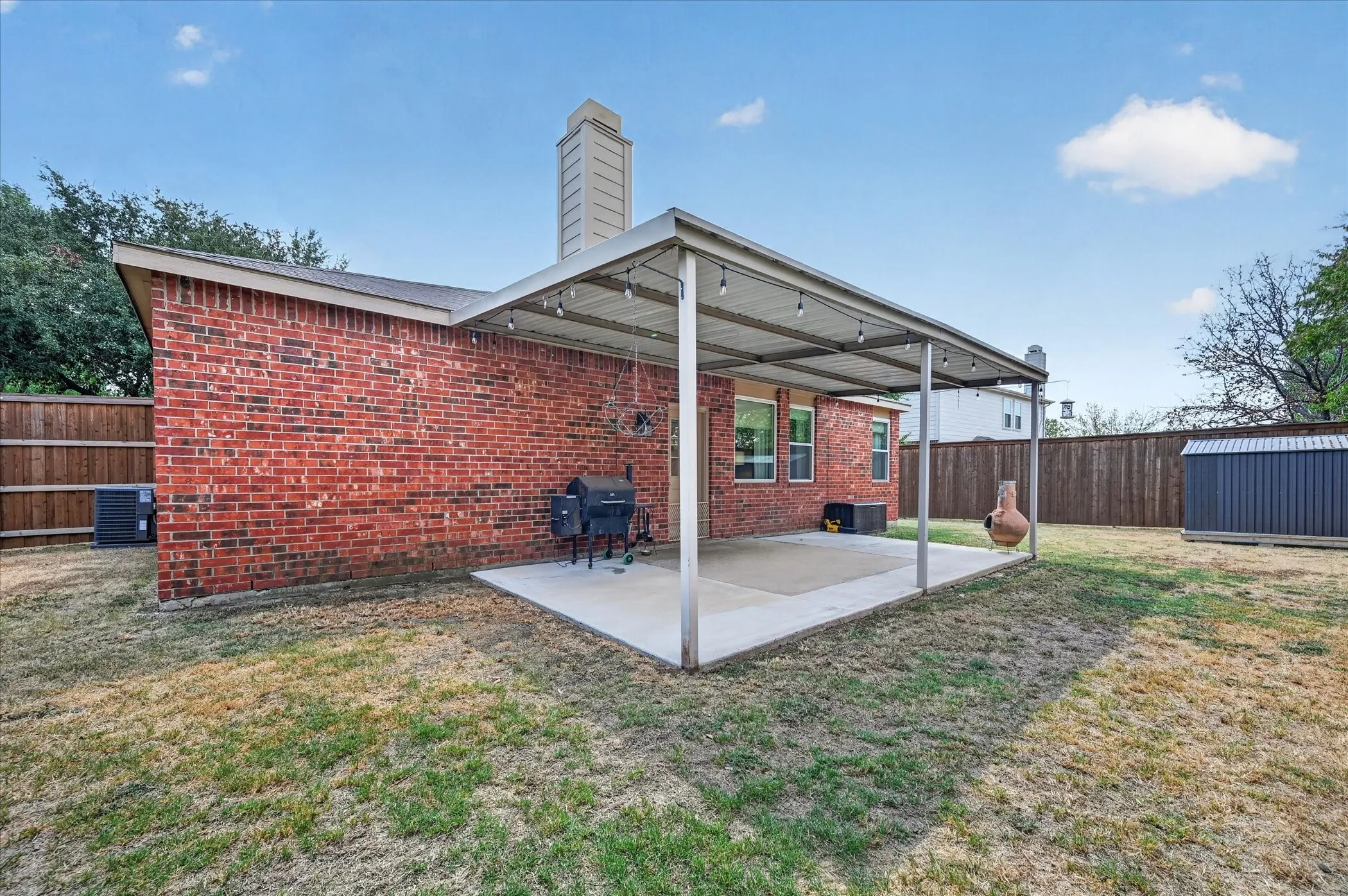 Single Family Residence For Sale in Denton County , 1305 Eagle Wing Lane, Denton, Texas 76210, 3 Bedroom, 2 Bathroom, 2 Garage spaces, 1,834 Sqft, built in 1999, mls#21392477, Real Estate Agent in Denton, Homes For Sale in Denton county, Homes For Sale in Denton, Realtor in Denton Texas, Real Estate Brokerage Independent Realty Texas, Luminita Cordes Realtor