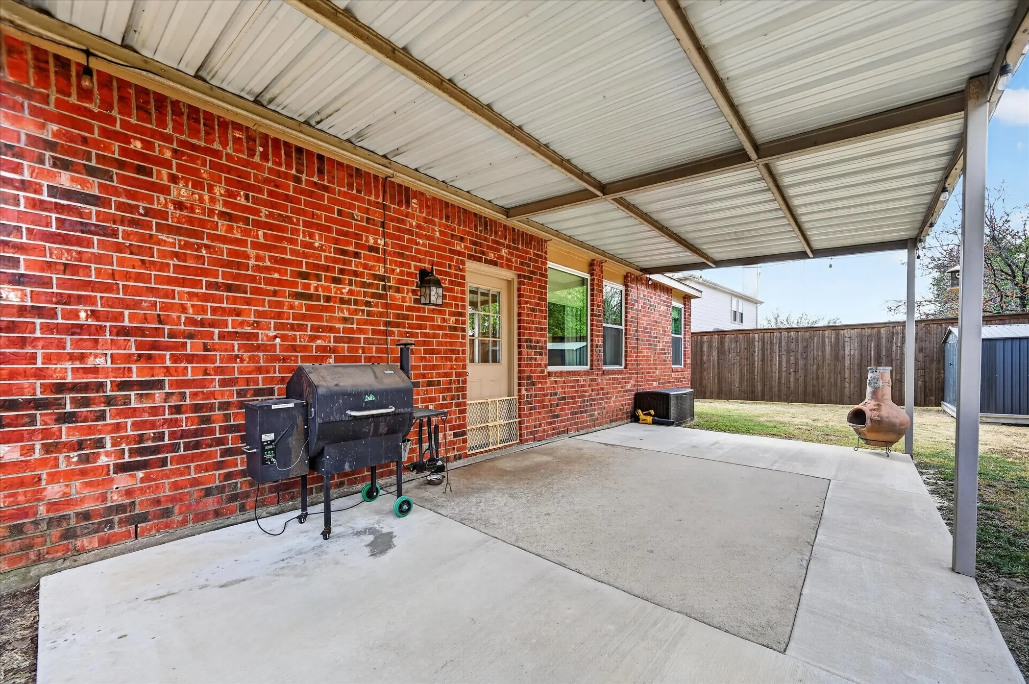 Single Family Residence For Sale in Denton County , 1305 Eagle Wing Lane, Denton, Texas 76210, 3 Bedroom, 2 Bathroom, 2 Garage spaces, 1,834 Sqft, built in 1999, mls#21392477, Real Estate Agent in Denton, Homes For Sale in Denton county, Homes For Sale in Denton, Realtor in Denton Texas, Real Estate Brokerage Independent Realty Texas, Luminita Cordes Realtor