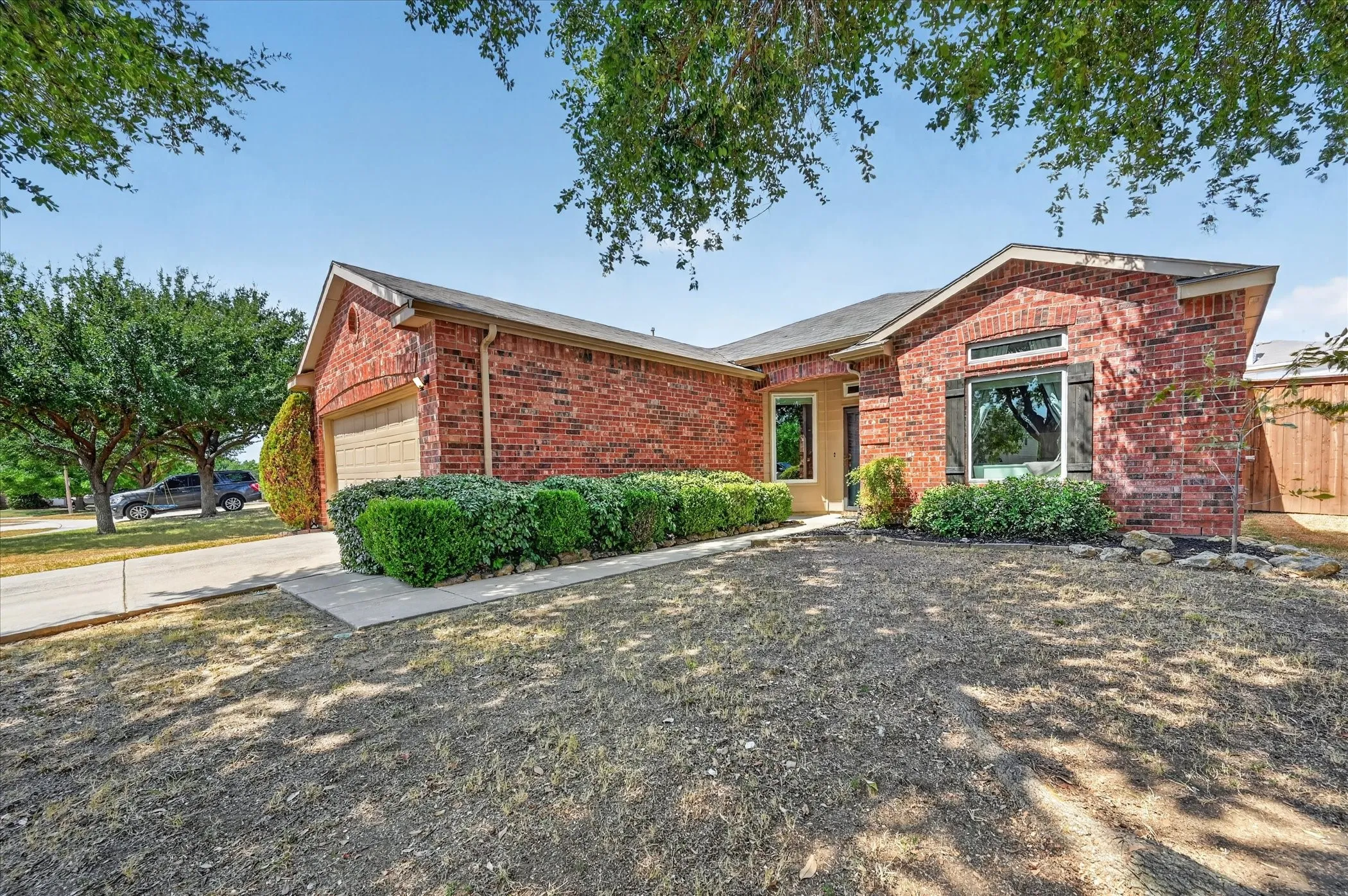 Single Family Residence For Sale in Denton County , 1305 Eagle Wing Lane, Denton, Texas 76210, 3 Bedroom, 2 Bathroom, 2 Garage spaces, 1,834 Sqft, built in 1999, mls#21392477, Real Estate Agent in Denton, Homes For Sale in Denton county, Homes For Sale in Denton, Realtor in Denton Texas, Real Estate Brokerage Independent Realty Texas, Luminita Cordes Realtor
