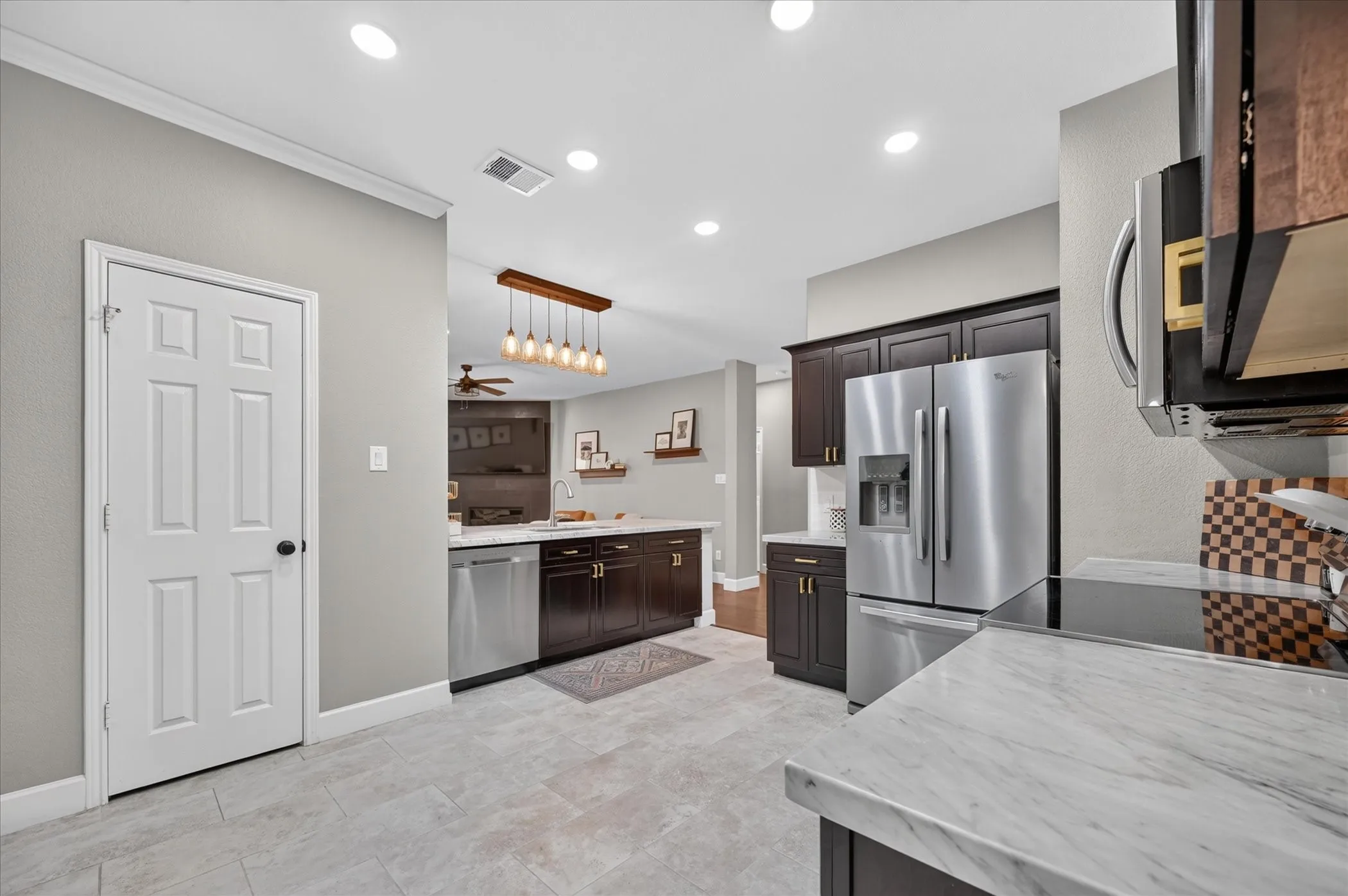 Single Family Residence For Sale in Denton County , 1305 Eagle Wing Lane, Denton, Texas 76210, 3 Bedroom, 2 Bathroom, 2 Garage spaces, 1,834 Sqft, built in 1999, mls#21392477, Real Estate Agent in Denton, Homes For Sale in Denton county, Homes For Sale in Denton, Realtor in Denton Texas, Real Estate Brokerage Independent Realty Texas, Luminita Cordes Realtor