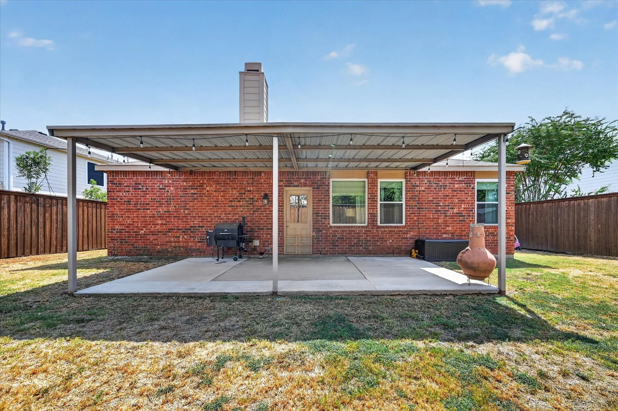 Single Family Residence For Sale in Denton County , 1305 Eagle Wing Lane, Denton, Texas 76210, 3 Bedroom, 2 Bathroom, 2 Garage spaces, 1,834 Sqft, built in 1999, mls#21392477, Real Estate Agent in Denton, Homes For Sale in Denton county, Homes For Sale in Denton, Realtor in Denton Texas, Real Estate Brokerage Independent Realty Texas, Luminita Cordes Realtor
