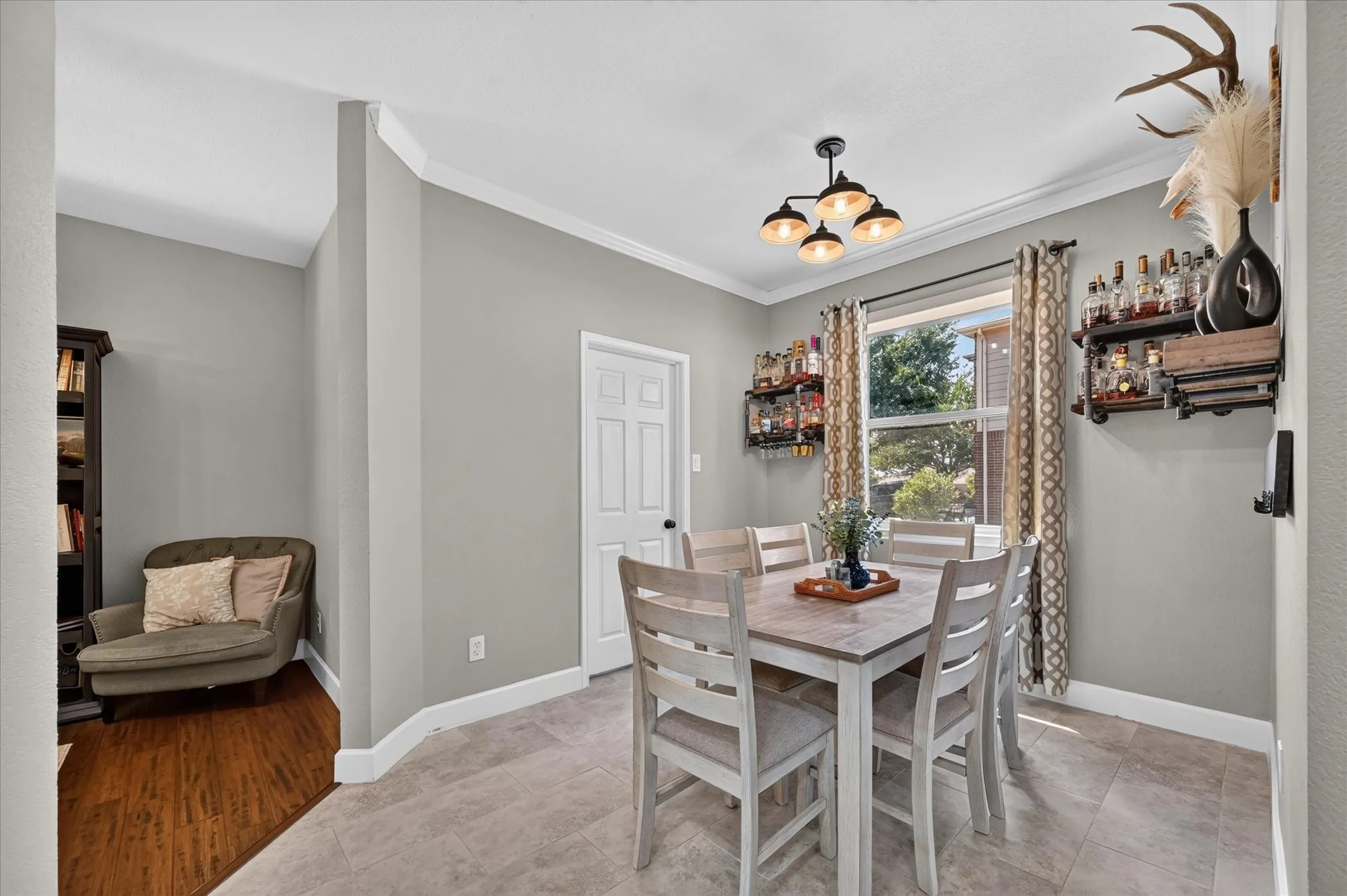 Single Family Residence For Sale in Denton County , 1305 Eagle Wing Lane, Denton, Texas 76210, 3 Bedroom, 2 Bathroom, 2 Garage spaces, 1,834 Sqft, built in 1999, mls#21392477, Real Estate Agent in Denton, Homes For Sale in Denton county, Homes For Sale in Denton, Realtor in Denton Texas, Real Estate Brokerage Independent Realty Texas, Luminita Cordes Realtor
