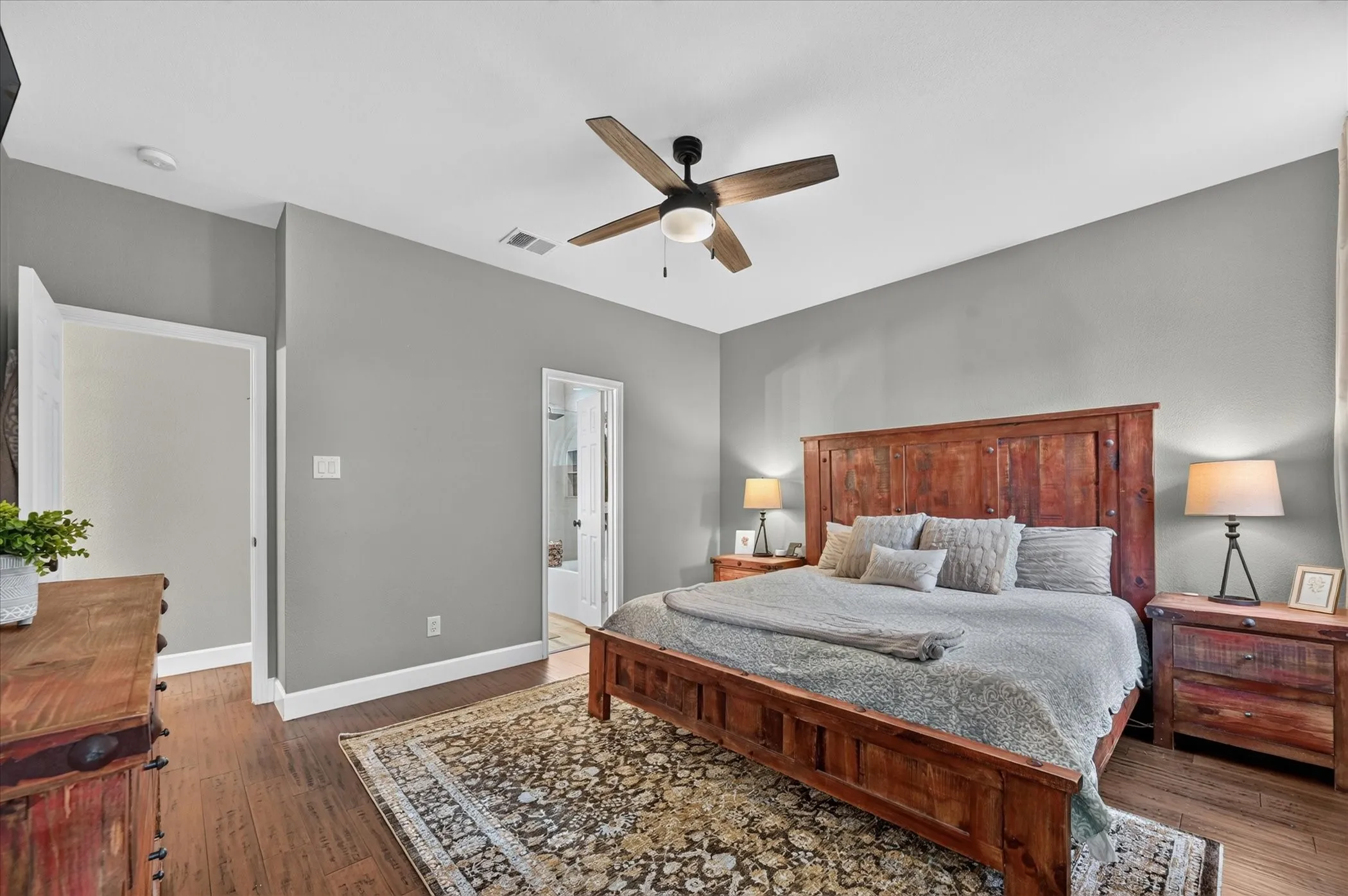 Single Family Residence For Sale in Denton County , 1305 Eagle Wing Lane, Denton, Texas 76210, 3 Bedroom, 2 Bathroom, 2 Garage spaces, 1,834 Sqft, built in 1999, mls#21392477, Real Estate Agent in Denton, Homes For Sale in Denton county, Homes For Sale in Denton, Realtor in Denton Texas, Real Estate Brokerage Independent Realty Texas, Luminita Cordes Realtor