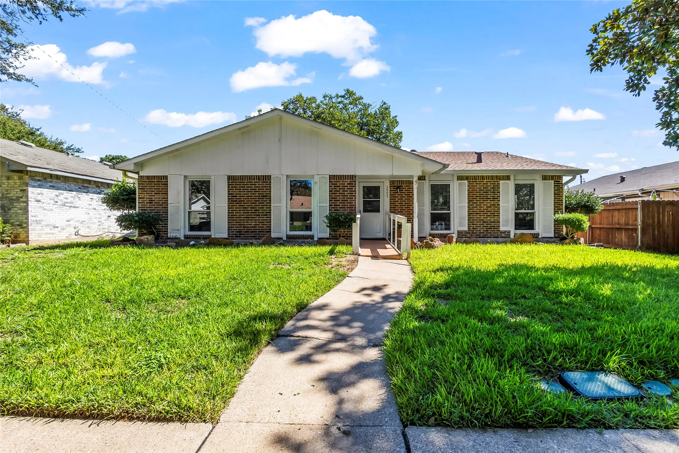 Single Family Residence For Sale in Dallas County , 3505 S Columbine Lane, Grand Prairie, Texas 75052, 3 Bedroom, 2 Bathroom, 2 Garage spaces, 1,528 Sqft, built in 1973, mls#21391384, Real Estate Agent in Grand Prairie, Homes For Sale in Dallas county, Homes For Sale in Grand Prairie, Realtor in Grand Prairie Texas, Real Estate Brokerage Independent Realty Texas, Luminita Cordes Realtor