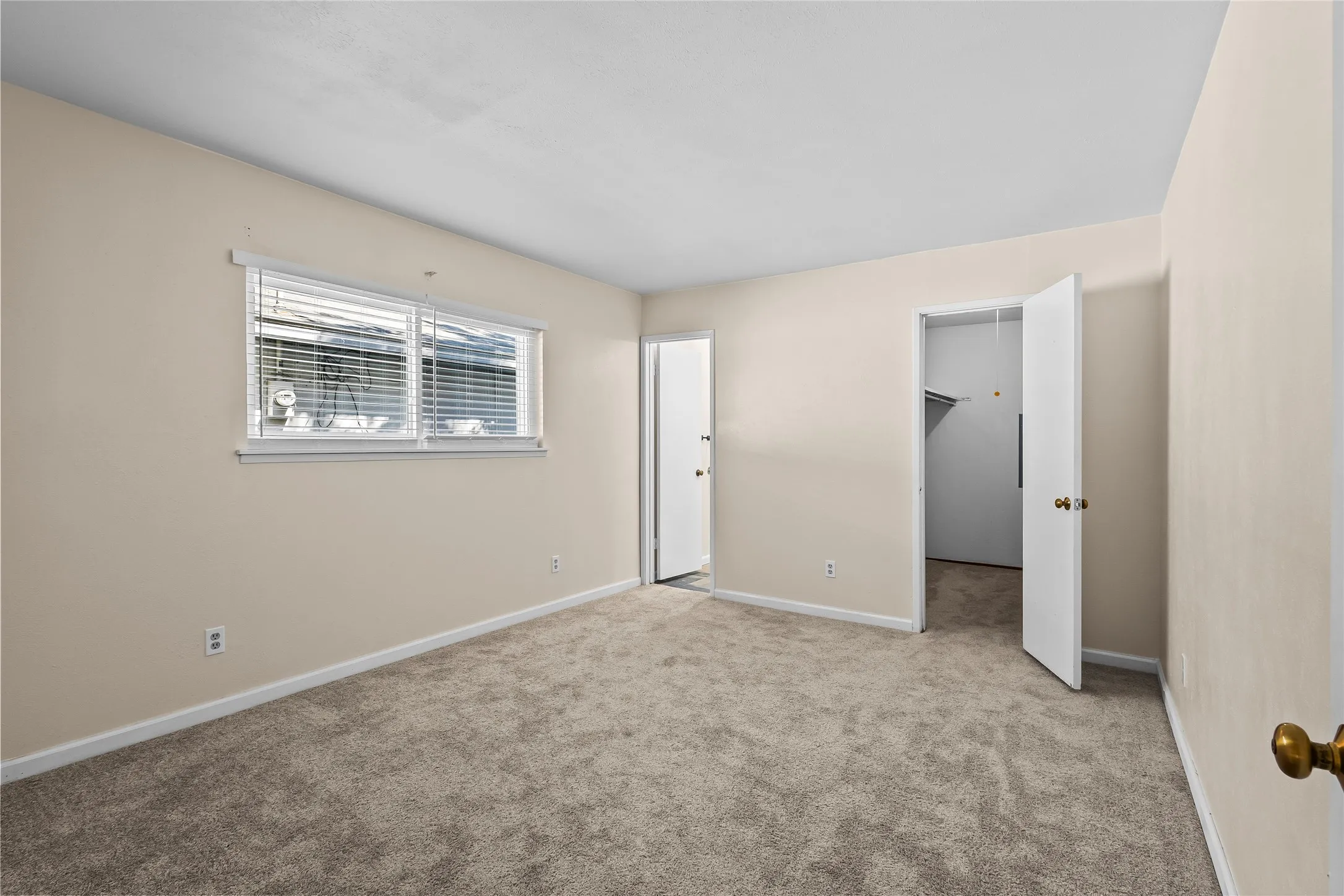 Single Family Residence For Sale in Dallas County , 3505 S Columbine Lane, Grand Prairie, Texas 75052, 3 Bedroom, 2 Bathroom, 2 Garage spaces, 1,528 Sqft, built in 1973, mls#21391384, Real Estate Agent in Grand Prairie, Homes For Sale in Dallas county, Homes For Sale in Grand Prairie, Realtor in Grand Prairie Texas, Real Estate Brokerage Independent Realty Texas, Luminita Cordes Realtor