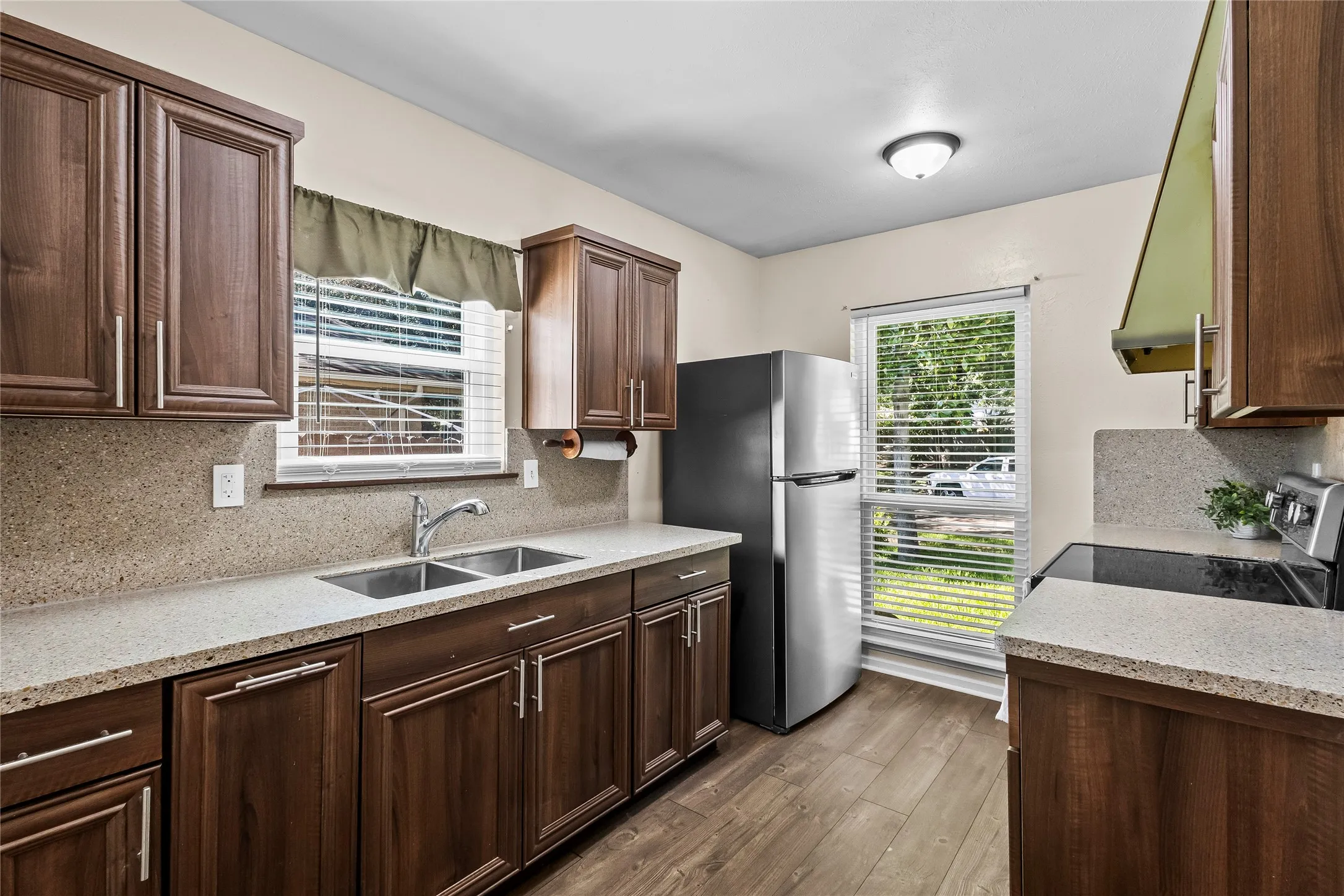 Single Family Residence For Sale in Dallas County , 3505 S Columbine Lane, Grand Prairie, Texas 75052, 3 Bedroom, 2 Bathroom, 2 Garage spaces, 1,528 Sqft, built in 1973, mls#21391384, Real Estate Agent in Grand Prairie, Homes For Sale in Dallas county, Homes For Sale in Grand Prairie, Realtor in Grand Prairie Texas, Real Estate Brokerage Independent Realty Texas, Luminita Cordes Realtor