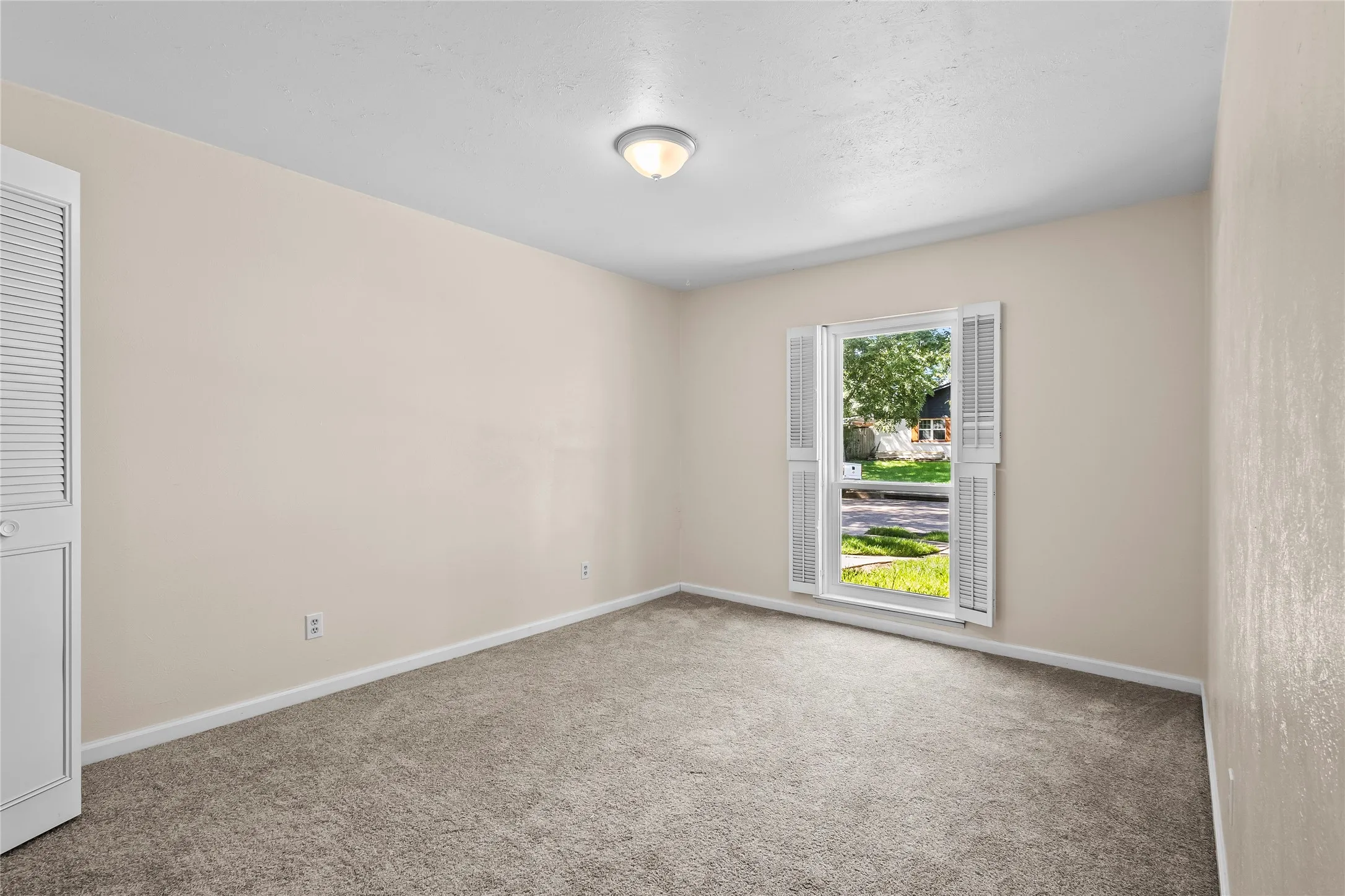 Single Family Residence For Sale in Dallas County , 3505 S Columbine Lane, Grand Prairie, Texas 75052, 3 Bedroom, 2 Bathroom, 2 Garage spaces, 1,528 Sqft, built in 1973, mls#21391384, Real Estate Agent in Grand Prairie, Homes For Sale in Dallas county, Homes For Sale in Grand Prairie, Realtor in Grand Prairie Texas, Real Estate Brokerage Independent Realty Texas, Luminita Cordes Realtor