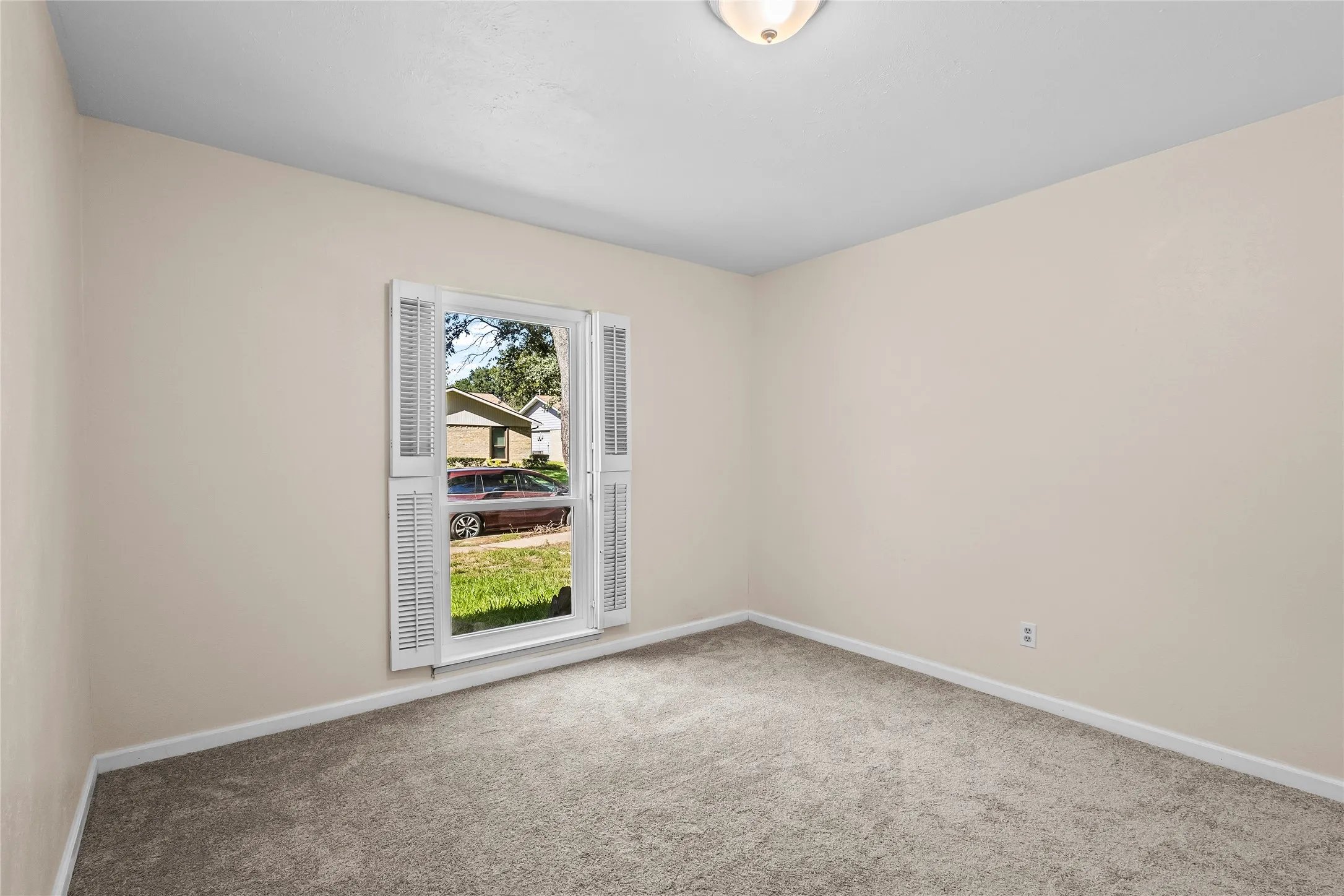 Single Family Residence For Sale in Dallas County , 3505 S Columbine Lane, Grand Prairie, Texas 75052, 3 Bedroom, 2 Bathroom, 2 Garage spaces, 1,528 Sqft, built in 1973, mls#21391384, Real Estate Agent in Grand Prairie, Homes For Sale in Dallas county, Homes For Sale in Grand Prairie, Realtor in Grand Prairie Texas, Real Estate Brokerage Independent Realty Texas, Luminita Cordes Realtor