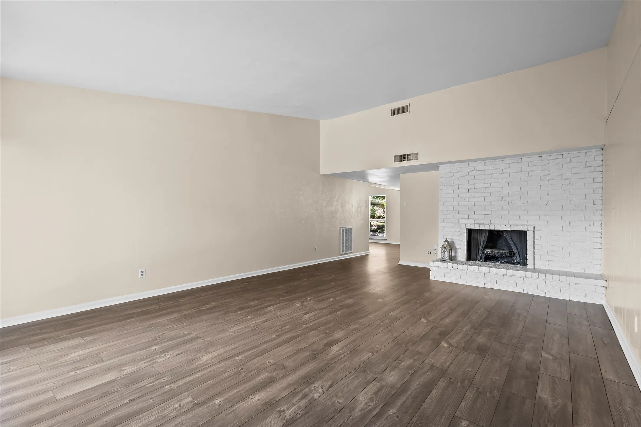 Single Family Residence For Sale in Dallas County , 3505 S Columbine Lane, Grand Prairie, Texas 75052, 3 Bedroom, 2 Bathroom, 2 Garage spaces, 1,528 Sqft, built in 1973, mls#21391384, Real Estate Agent in Grand Prairie, Homes For Sale in Dallas county, Homes For Sale in Grand Prairie, Realtor in Grand Prairie Texas, Real Estate Brokerage Independent Realty Texas, Luminita Cordes Realtor