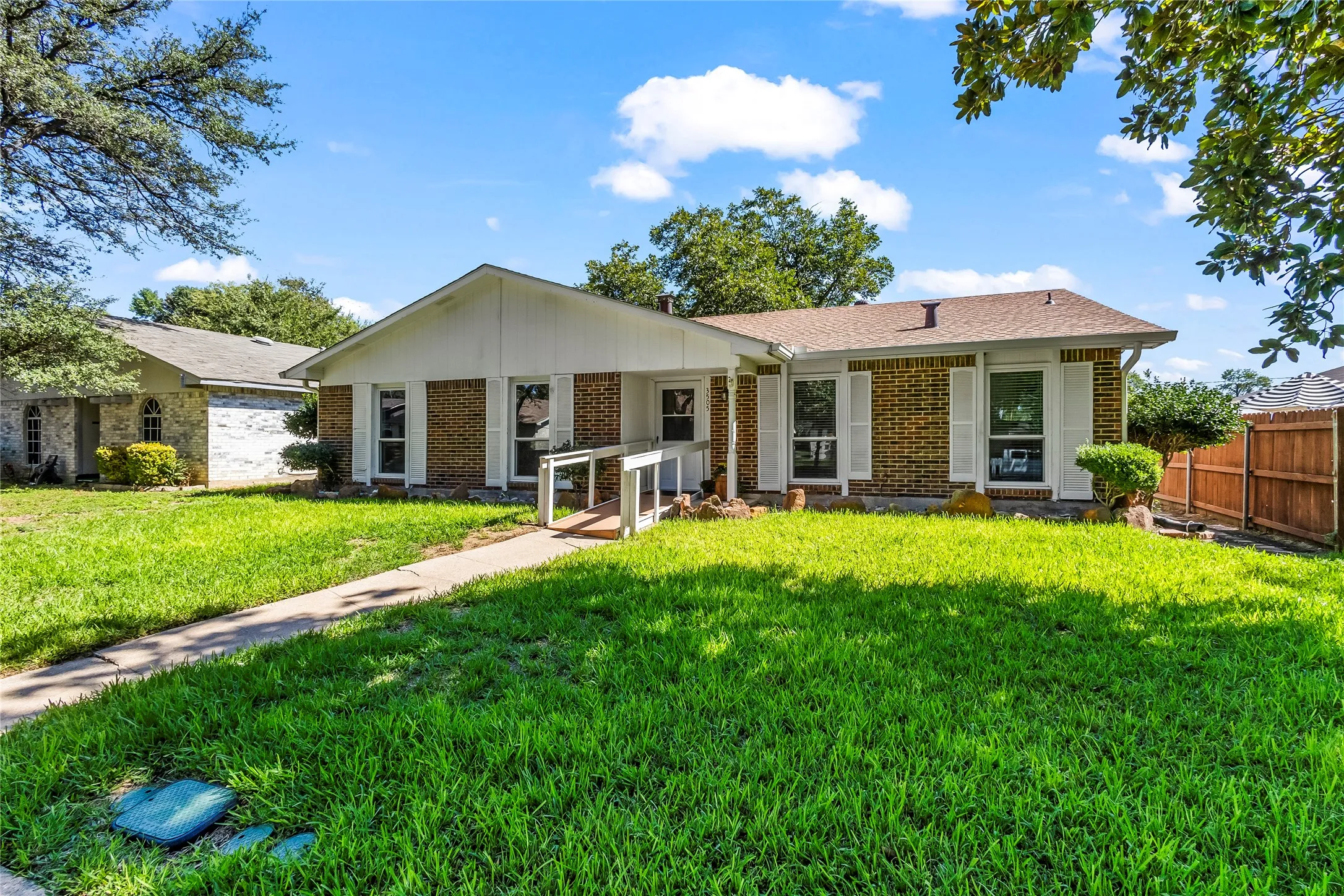 Single Family Residence For Sale in Dallas County , 3505 S Columbine Lane, Grand Prairie, Texas 75052, 3 Bedroom, 2 Bathroom, 2 Garage spaces, 1,528 Sqft, built in 1973, mls#21391384, Real Estate Agent in Grand Prairie, Homes For Sale in Dallas county, Homes For Sale in Grand Prairie, Realtor in Grand Prairie Texas, Real Estate Brokerage Independent Realty Texas, Luminita Cordes Realtor
