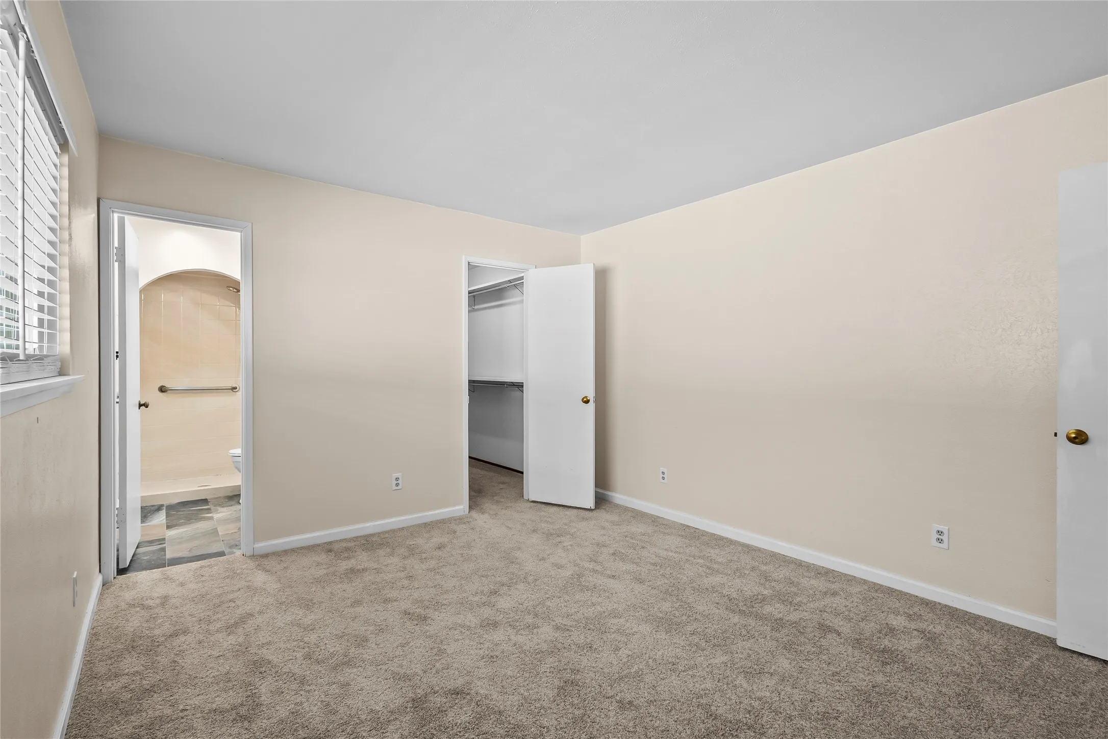Single Family Residence For Sale in Dallas County , 3505 S Columbine Lane, Grand Prairie, Texas 75052, 3 Bedroom, 2 Bathroom, 2 Garage spaces, 1,528 Sqft, built in 1973, mls#21391384, Real Estate Agent in Grand Prairie, Homes For Sale in Dallas county, Homes For Sale in Grand Prairie, Realtor in Grand Prairie Texas, Real Estate Brokerage Independent Realty Texas, Luminita Cordes Realtor