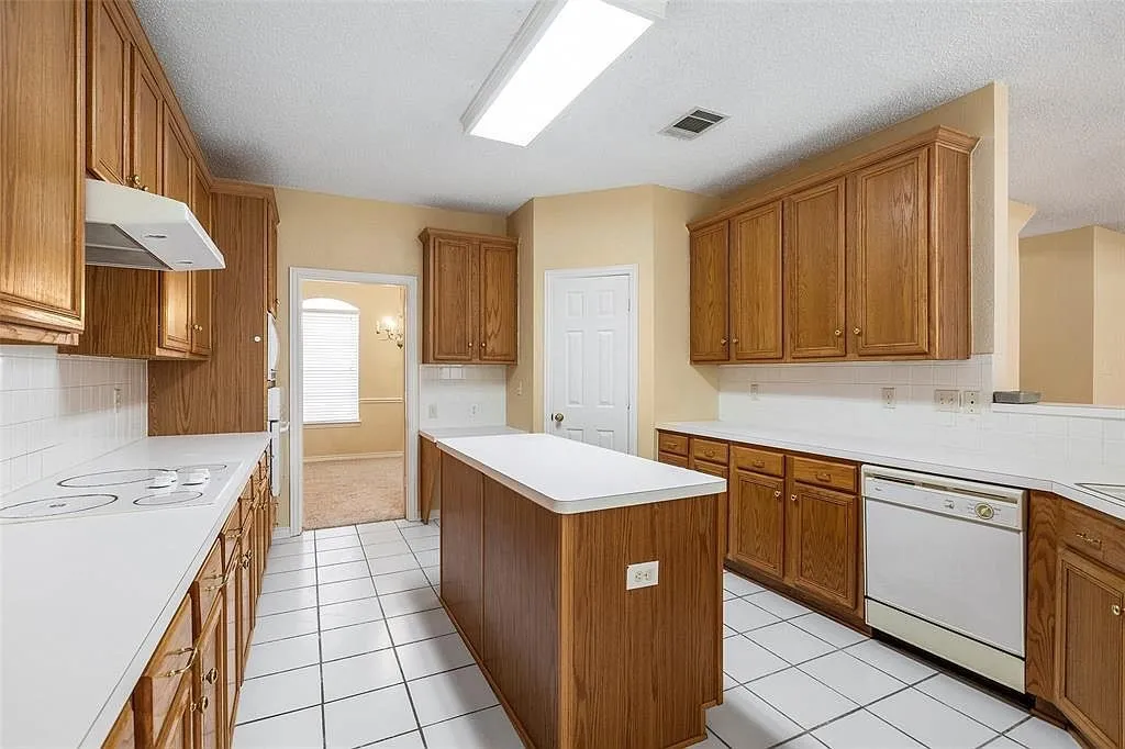 Single Family Residence For Rent in Collin County , 8025 Cavalier Drive, Plano, Texas 75024, 4 Bedroom, 3 Bathroom, 2 Garage spaces, 3,281 Sqft, built in 1995, mls#21391715, Real Estate Agent in Plano, Homes For Rent in Collin county, Homes For Rent in Plano, Realtor in Plano Texas, Real Estate Brokerage Independent Realty Texas, Luminita Cordes Realtor