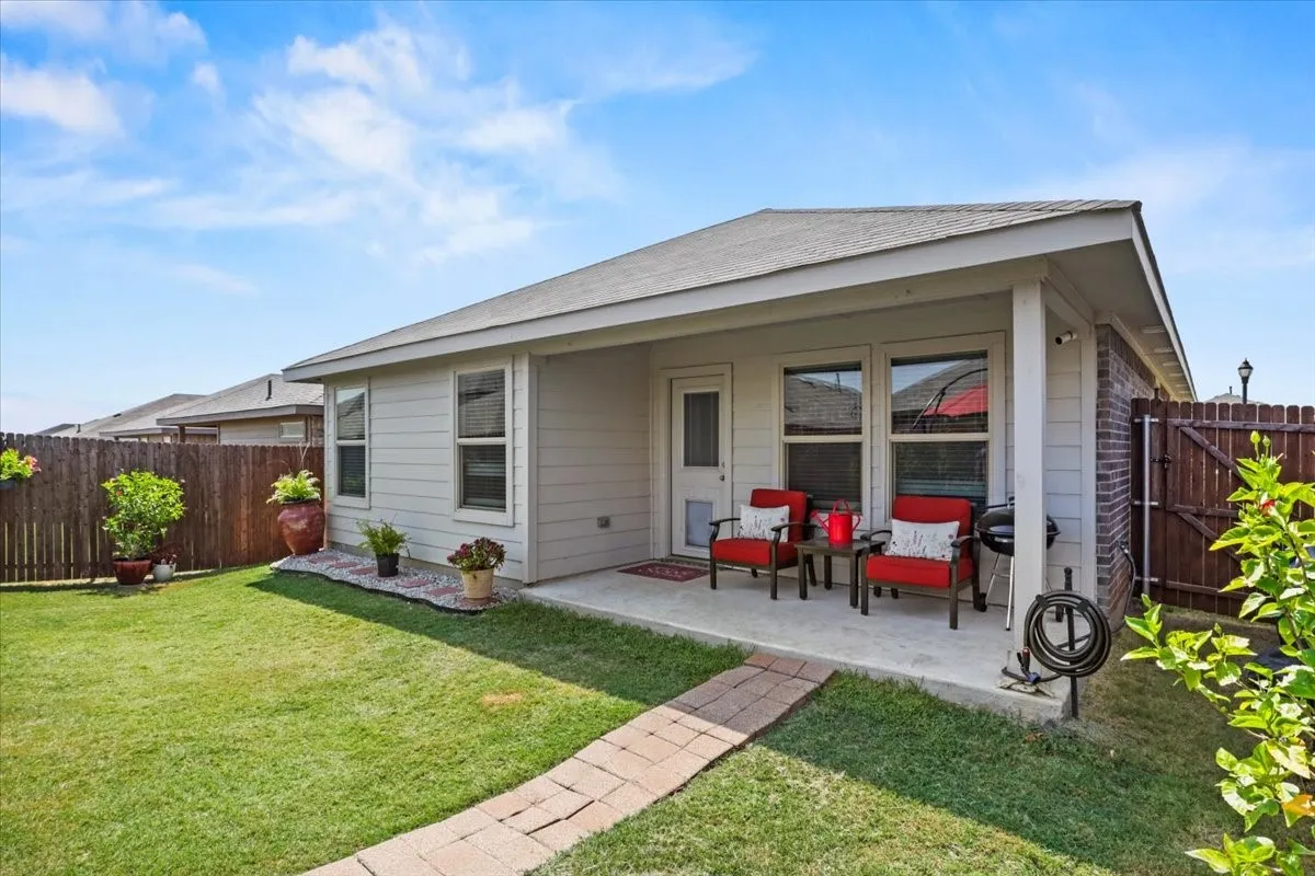 Single Family Residence For Rent in Wise County , 137 Running River Drive, Boyd, Texas 76023, 3 Bedroom, 2 Bathroom, 2 Garage spaces, 1,333 Sqft, built in 2023, mls#21392501, Real Estate Agent in Boyd, Homes For Rent in Wise county, Homes For Rent in Boyd, Realtor in Boyd Texas, Real Estate Brokerage Independent Realty Texas, Luminita Cordes Realtor